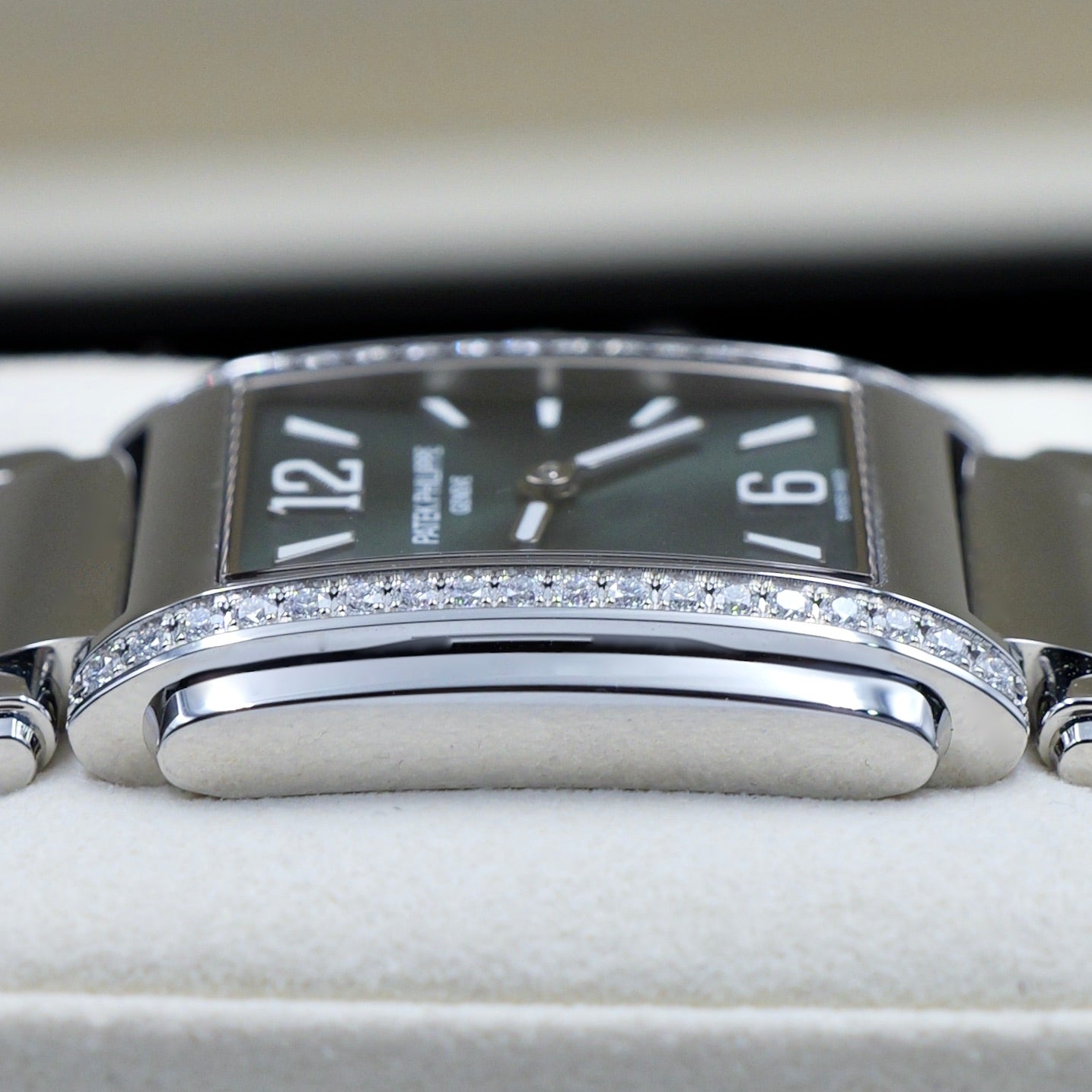 Patek Philippe Twenty~4 Sunburst Green 4910/1200A Full Set (2025)