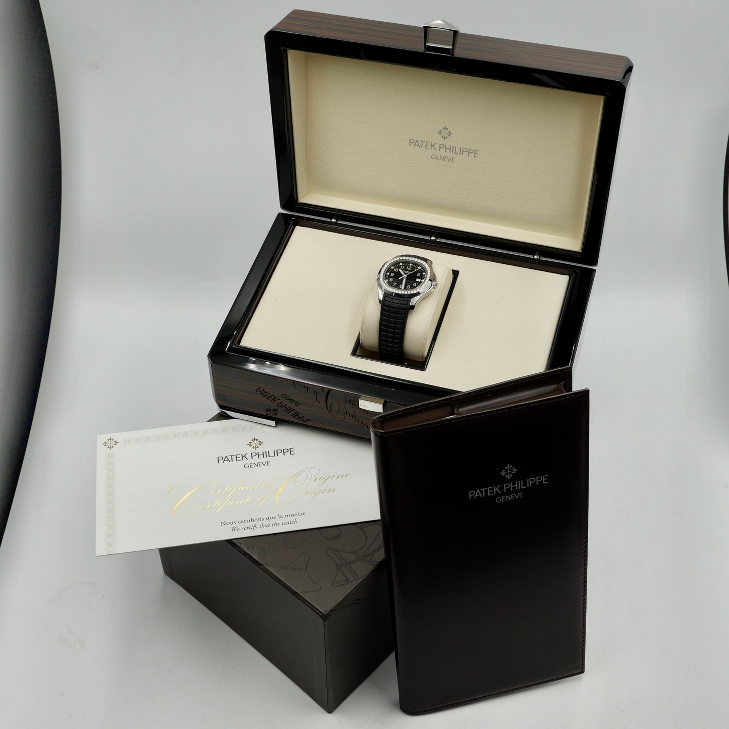 Patek Philippe Aquanaut Diamond Bezel 5267 Full Set (2025)