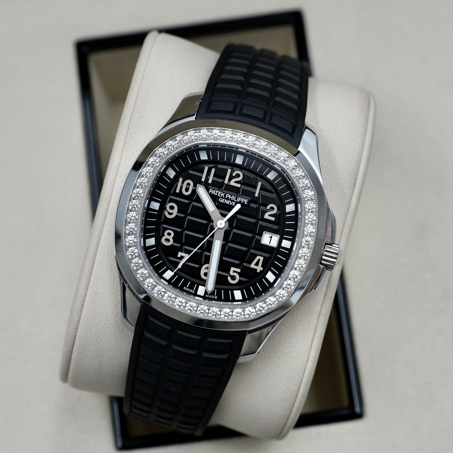 Patek Philippe Aquanaut Diamond Bezel 5267 Full Set (2025)