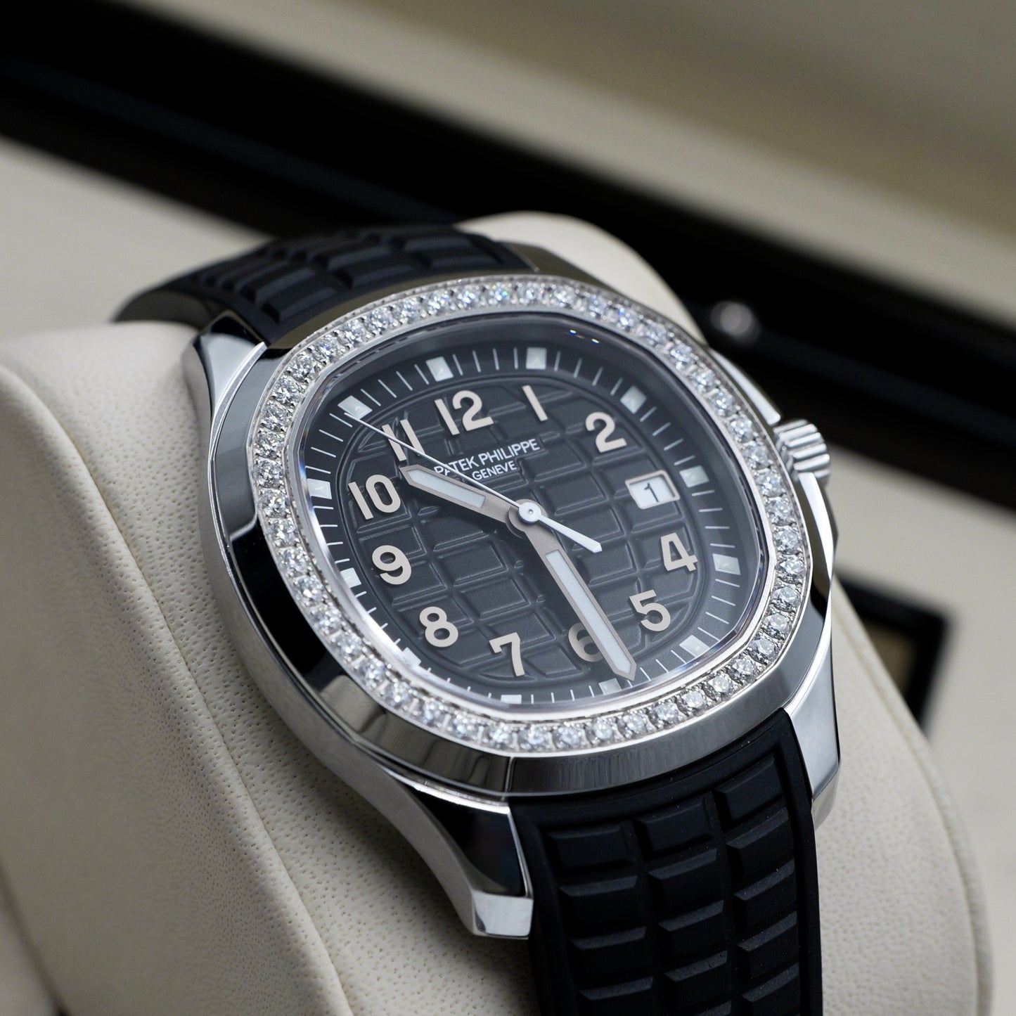 Patek Philippe Aquanaut Diamond Bezel 5267 Full Set (2025)