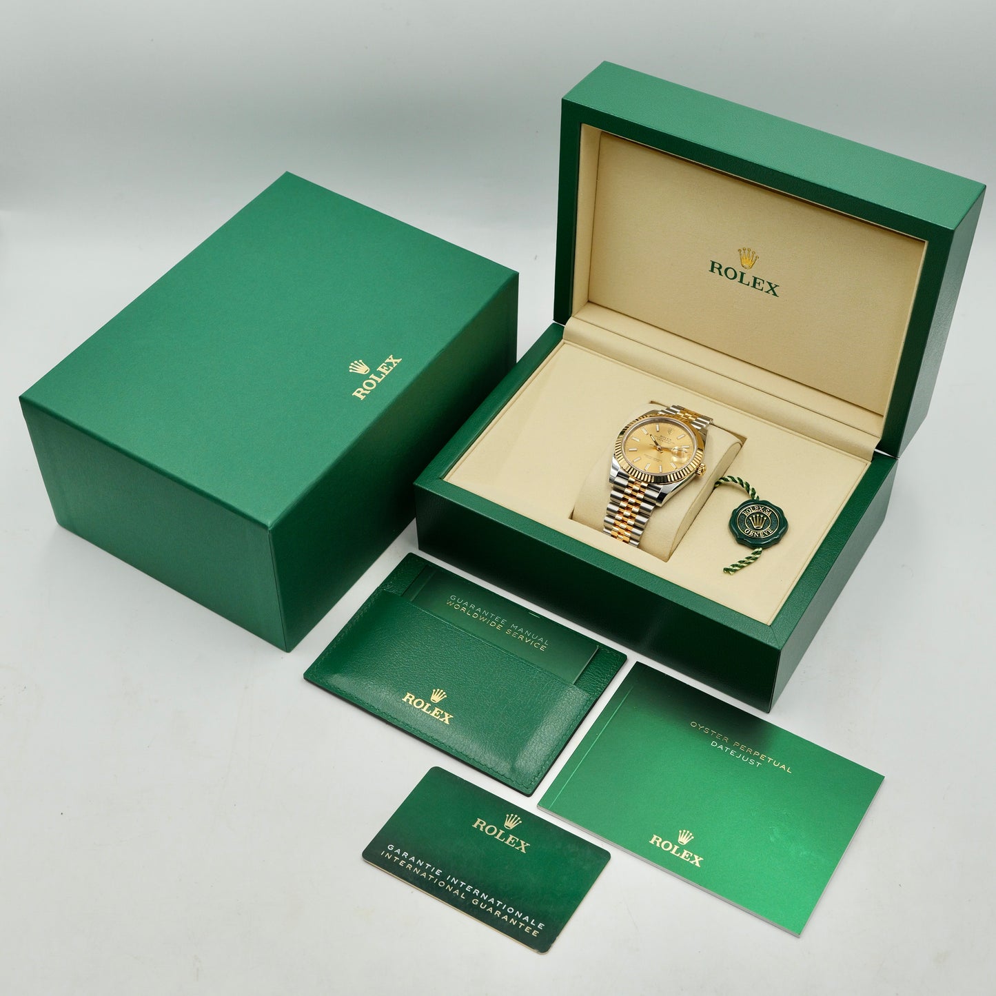 Rolex Datejust 41 Champagne Dial Fluted Jubilee 126333 - Full Set (2025)