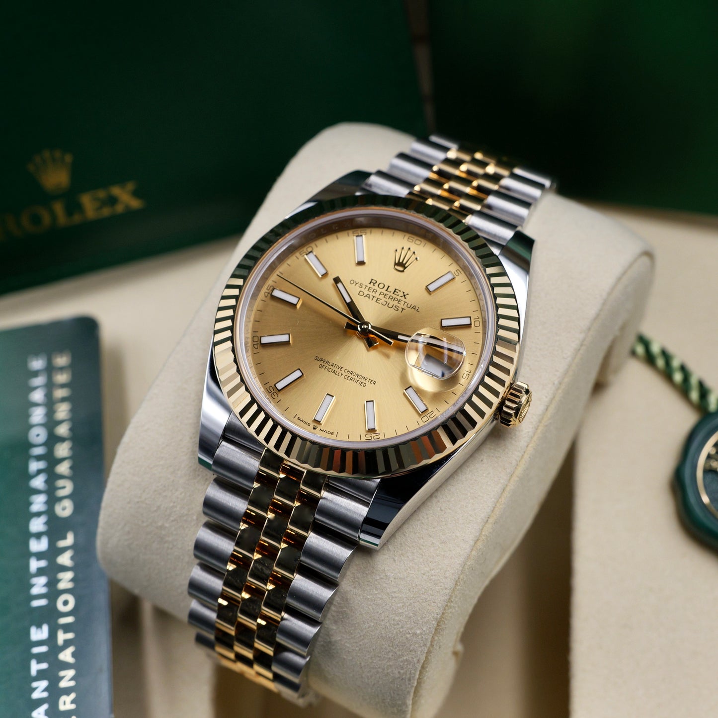 Rolex Datejust 41 Champagne Dial Fluted Jubilee 126333 - Full Set (2025)