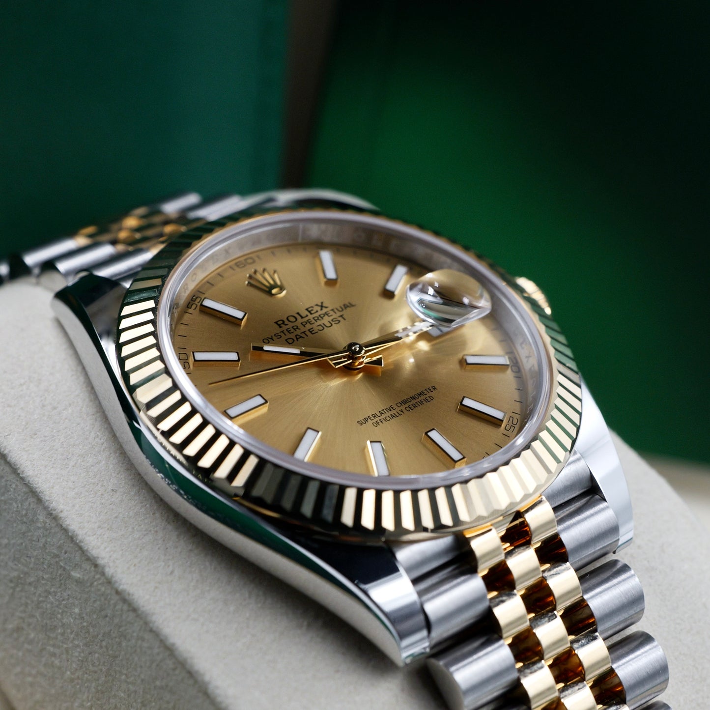 Rolex Datejust 41 Champagne Dial Fluted Jubilee 126333 - Full Set (2025)