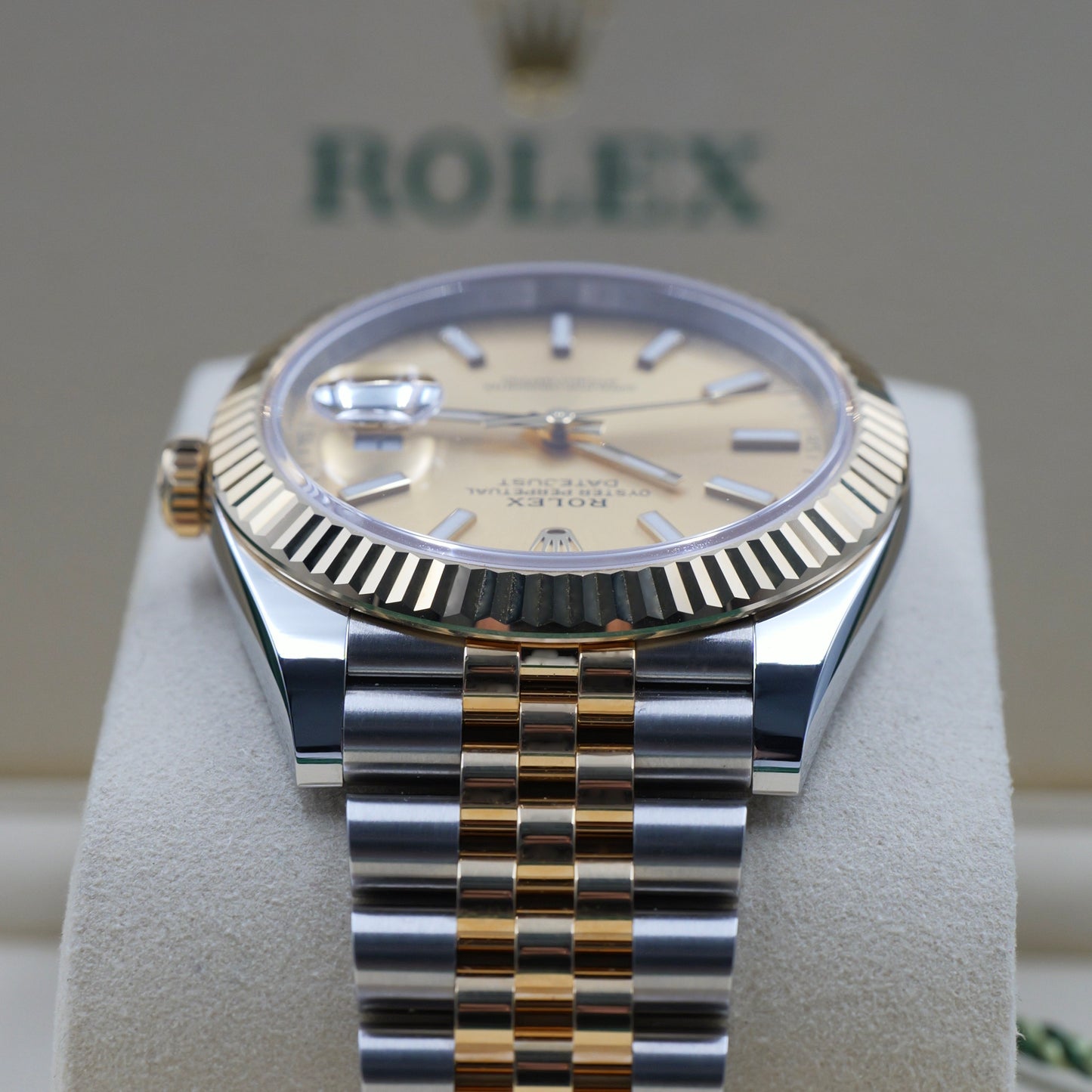 Rolex Datejust 41 Champagne Dial Fluted Jubilee 126333 - Full Set (2025)