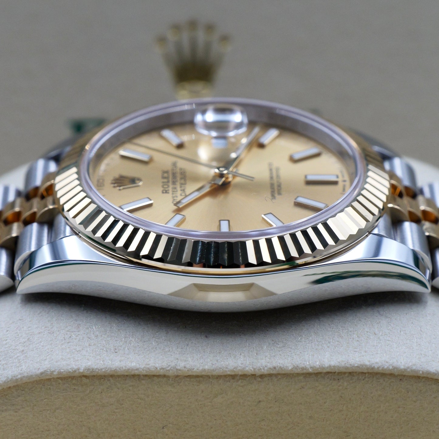 Rolex Datejust 41 Champagne Dial Fluted Jubilee 126333 - Full Set (2025)