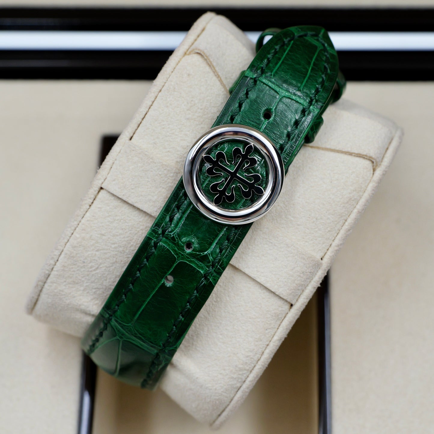 Patek Philippe World Time Chronograph Green 5930P-001 - Full Set (2026)