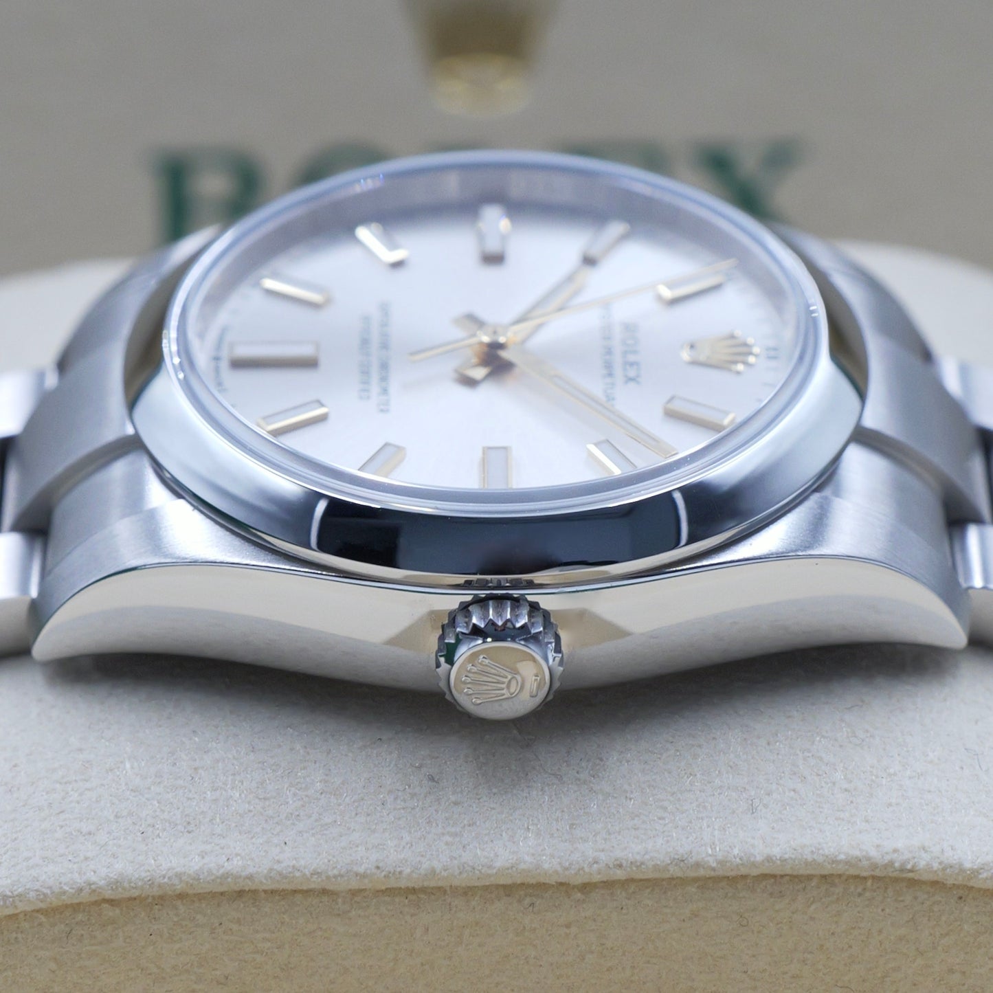 Rolex Oyster Perpetual 34 Silver Dial 124200 - Full Set (2026)