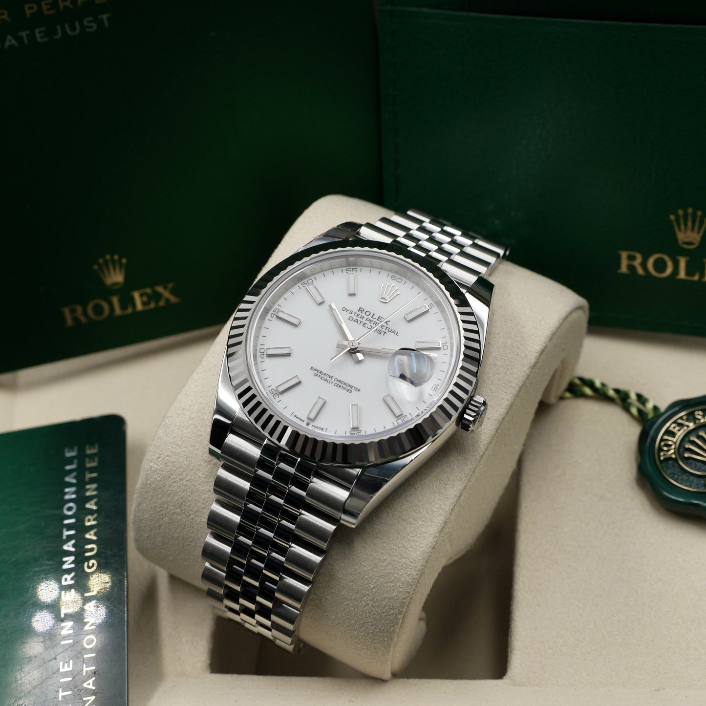 Rolex Datejust 41 White Baton Dial Fluted Jubilee 126334 - Full Set (2025)