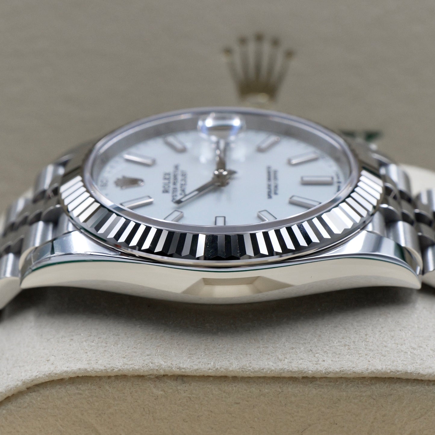 Rolex Datejust 41 White Baton Dial Fluted Jubilee 126334 - Full Set (2025)