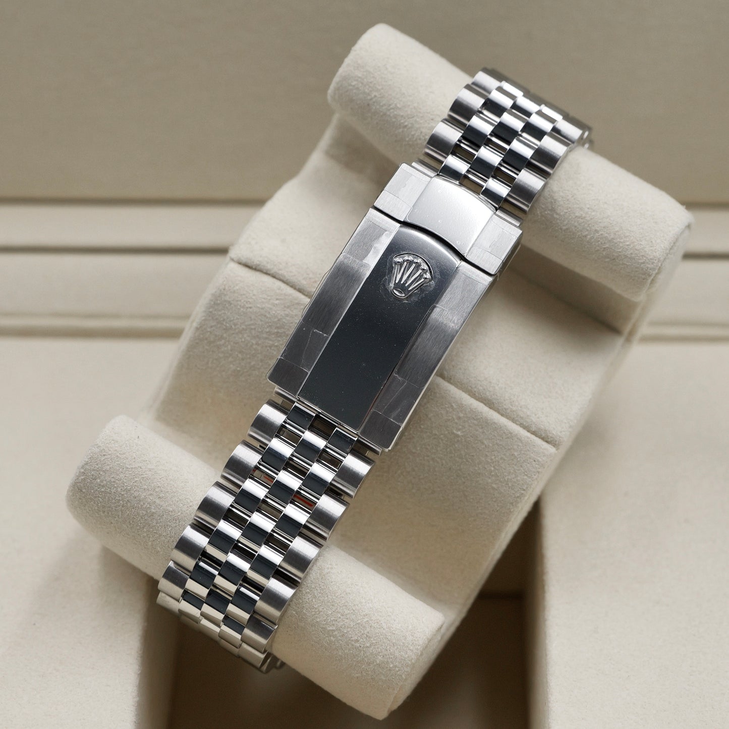 Rolex Datejust 41 White Baton Dial Fluted Jubilee 126334 - Full Set (2025)