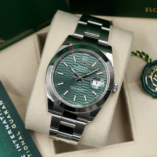 Rolex Datejust 41 Green Motif Smooth Oyster 126300 - Full Set (2022)
