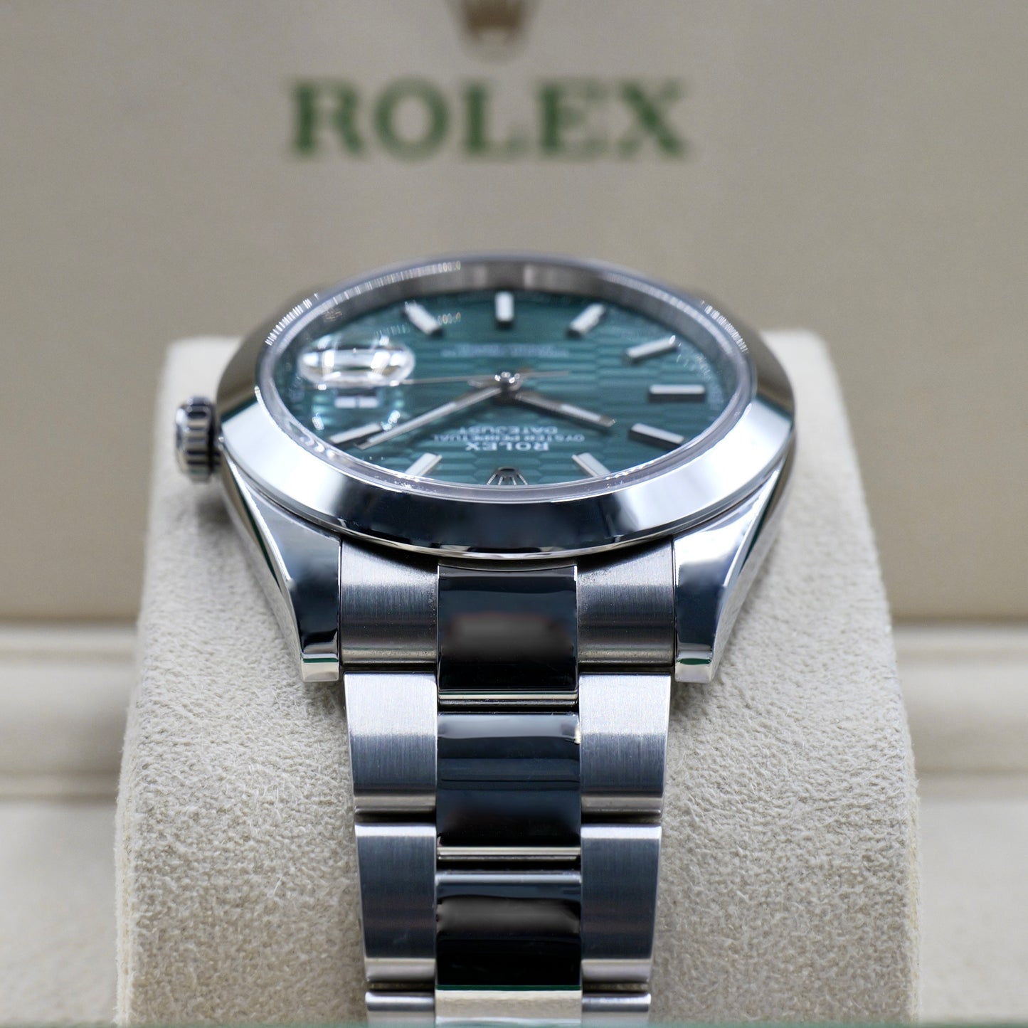 Rolex Datejust 41 Green Motif Smooth Oyster 126300 - Full Set (2022)