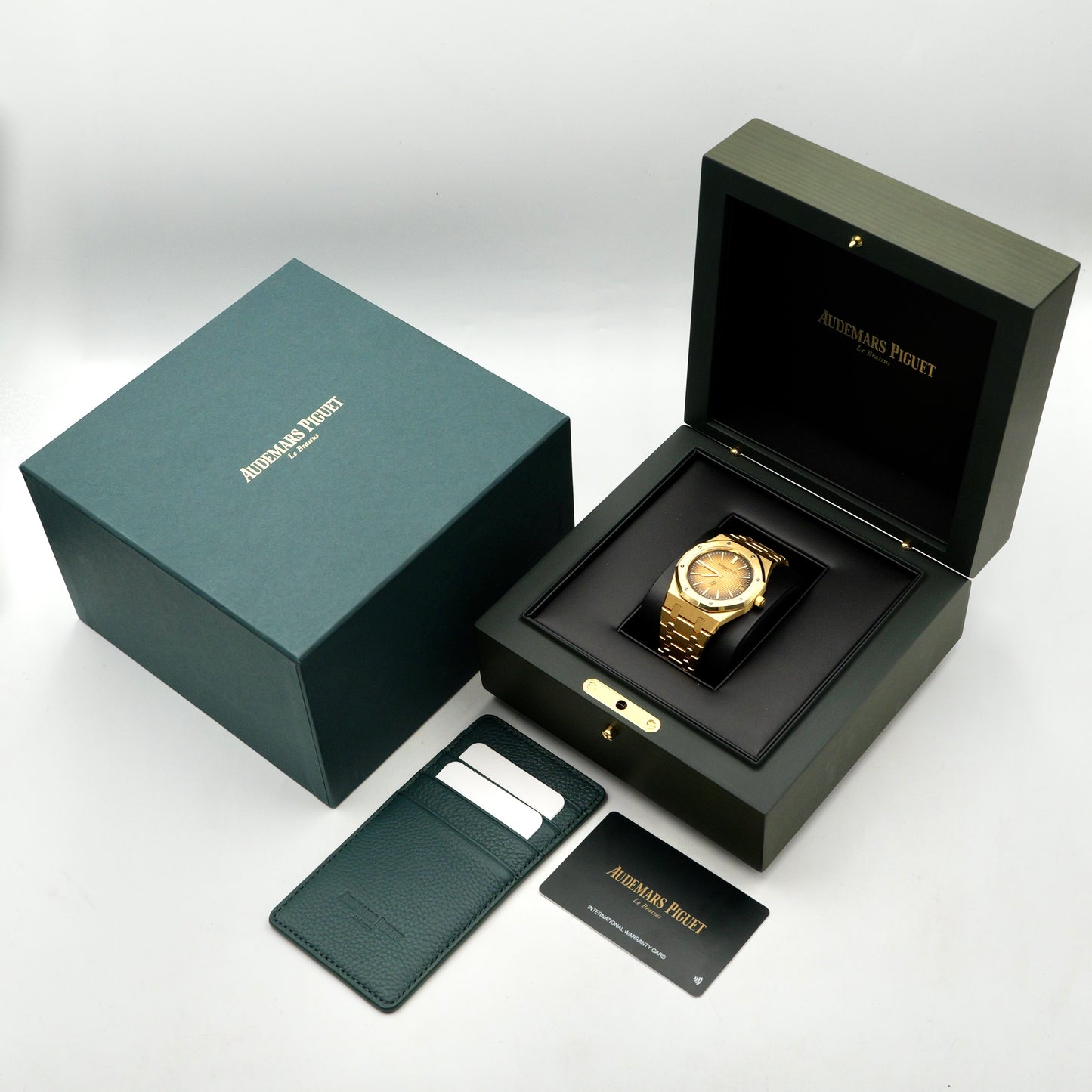 Audemars Piguet Royal Oak Jumbo Gold 16202BA - Full Set (2026)