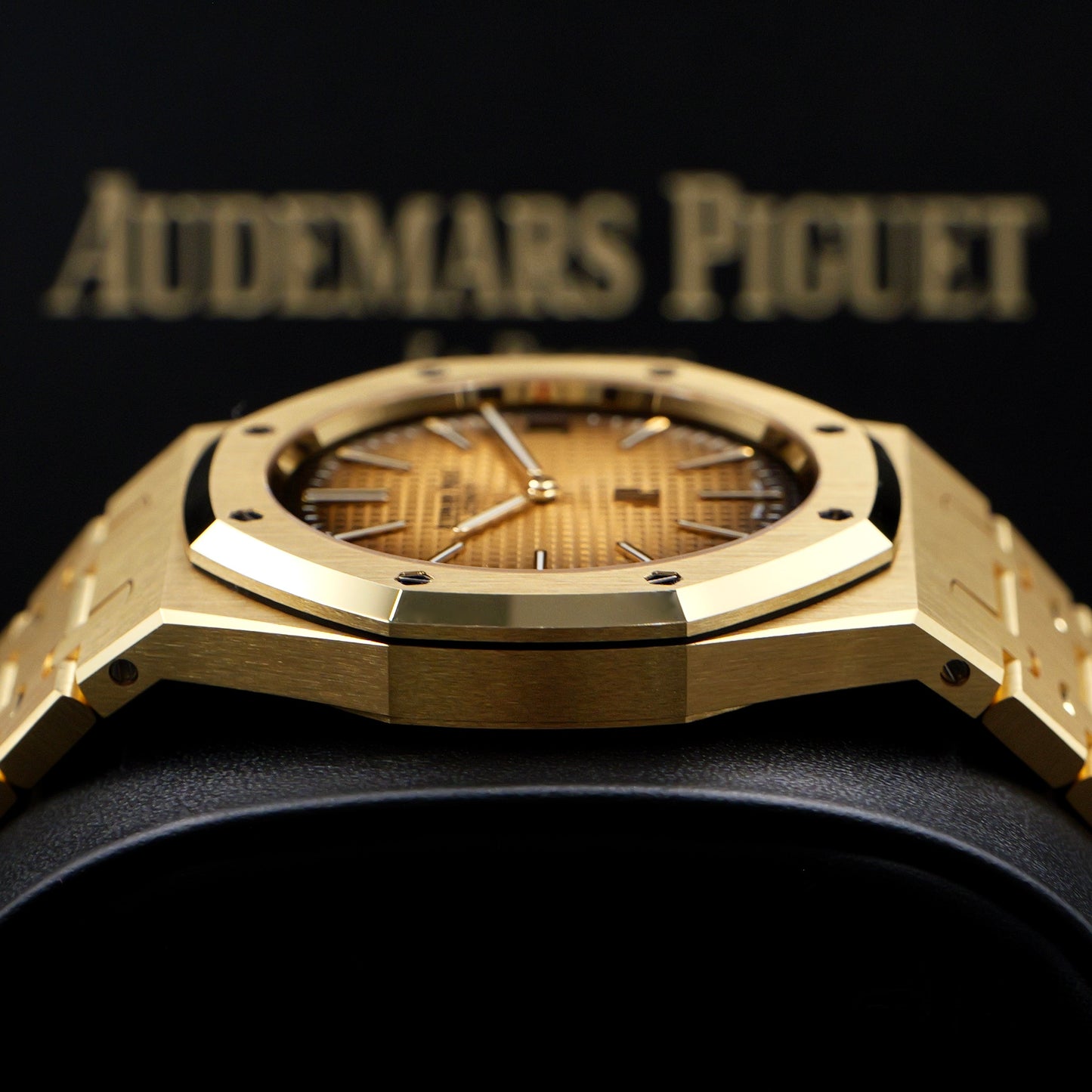 Audemars Piguet Royal Oak Jumbo Gold 16202BA - Full Set (2026)