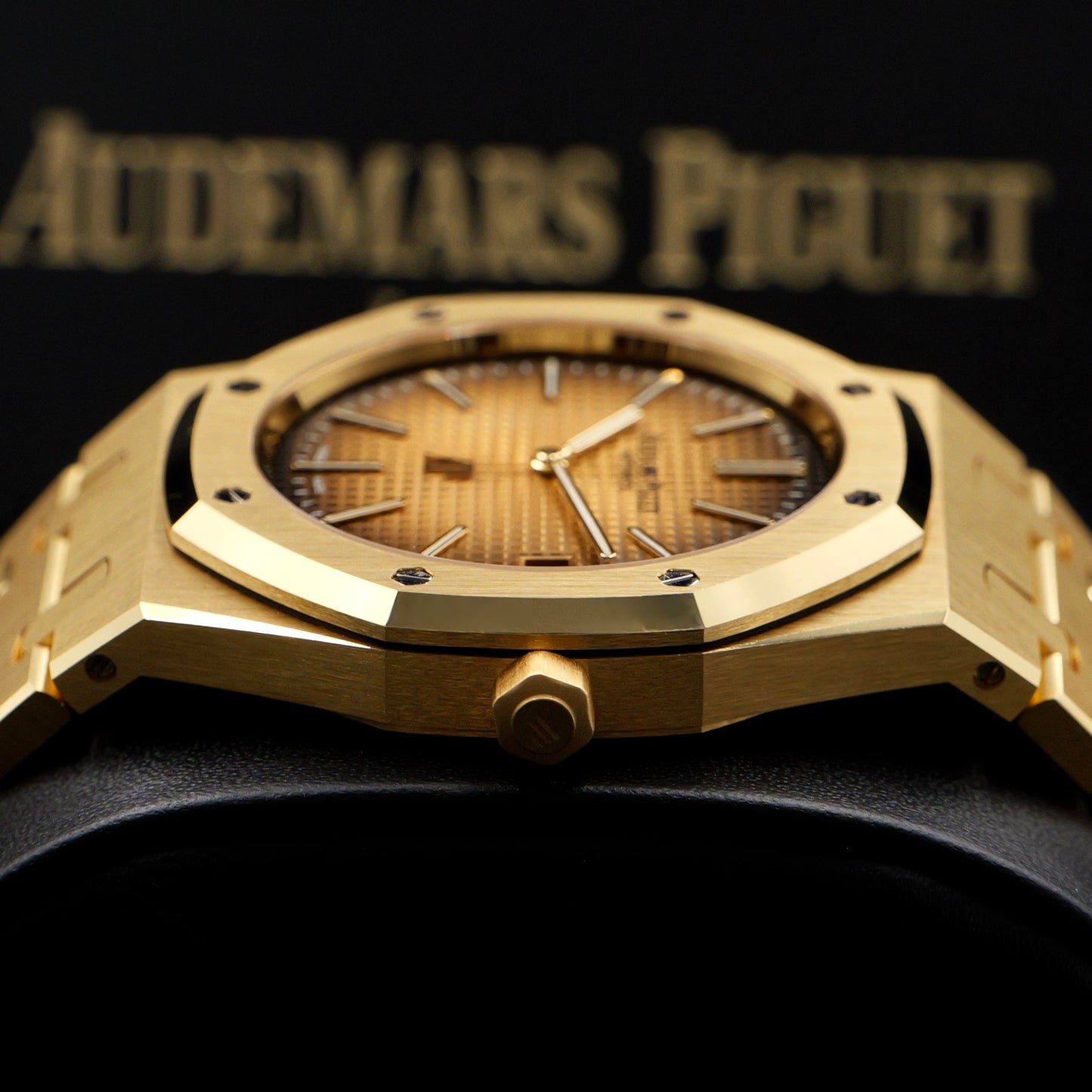 Audemars Piguet Royal Oak Jumbo Gold 16202BA - Full Set (2026)