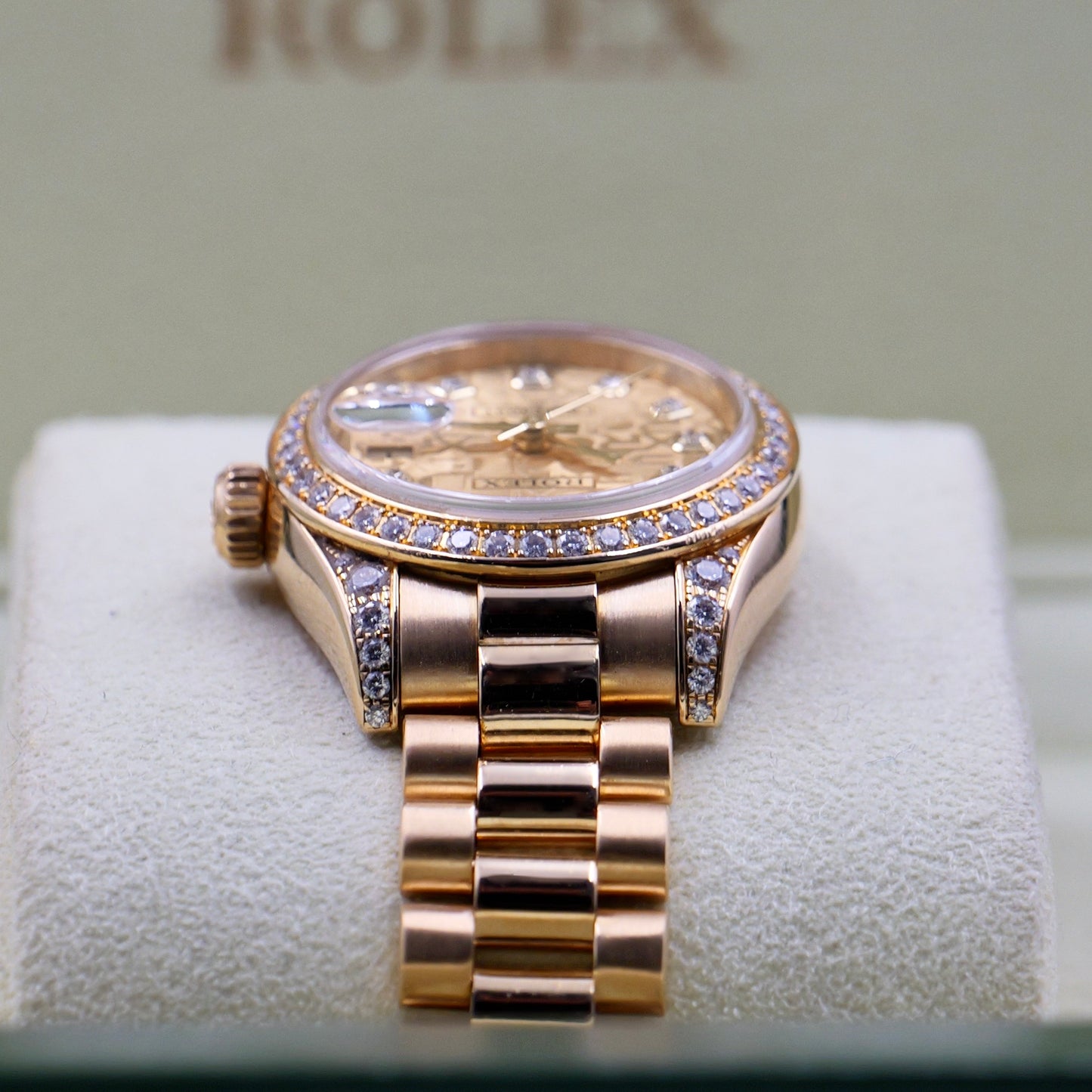 Rolex Lady-Datejust 26 Computer Diamond Dial with Factory Diamond Bezel and Shoulders