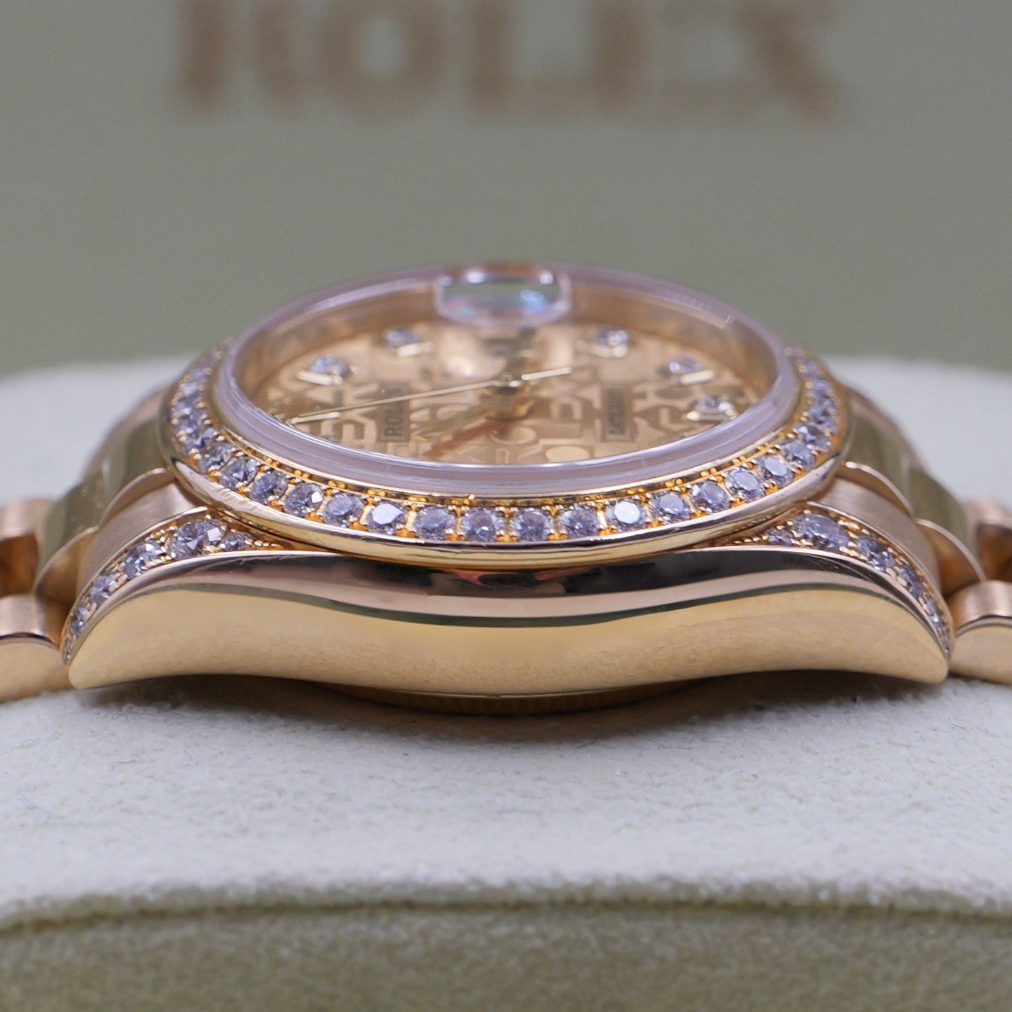 Rolex Lady-Datejust 26 Computer Diamond Dial with Factory Diamond Bezel and Shoulders