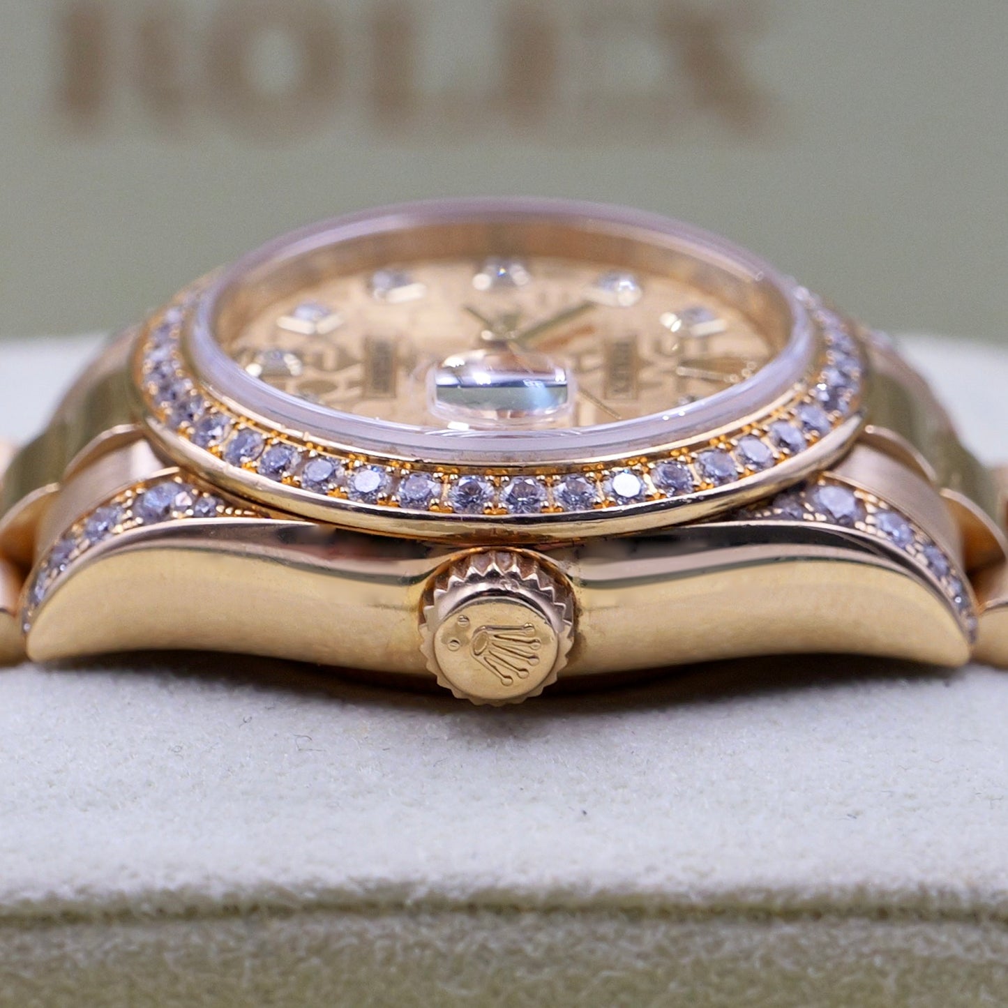 Rolex Lady-Datejust 26 Computer Diamond Dial with Factory Diamond Bezel and Shoulders