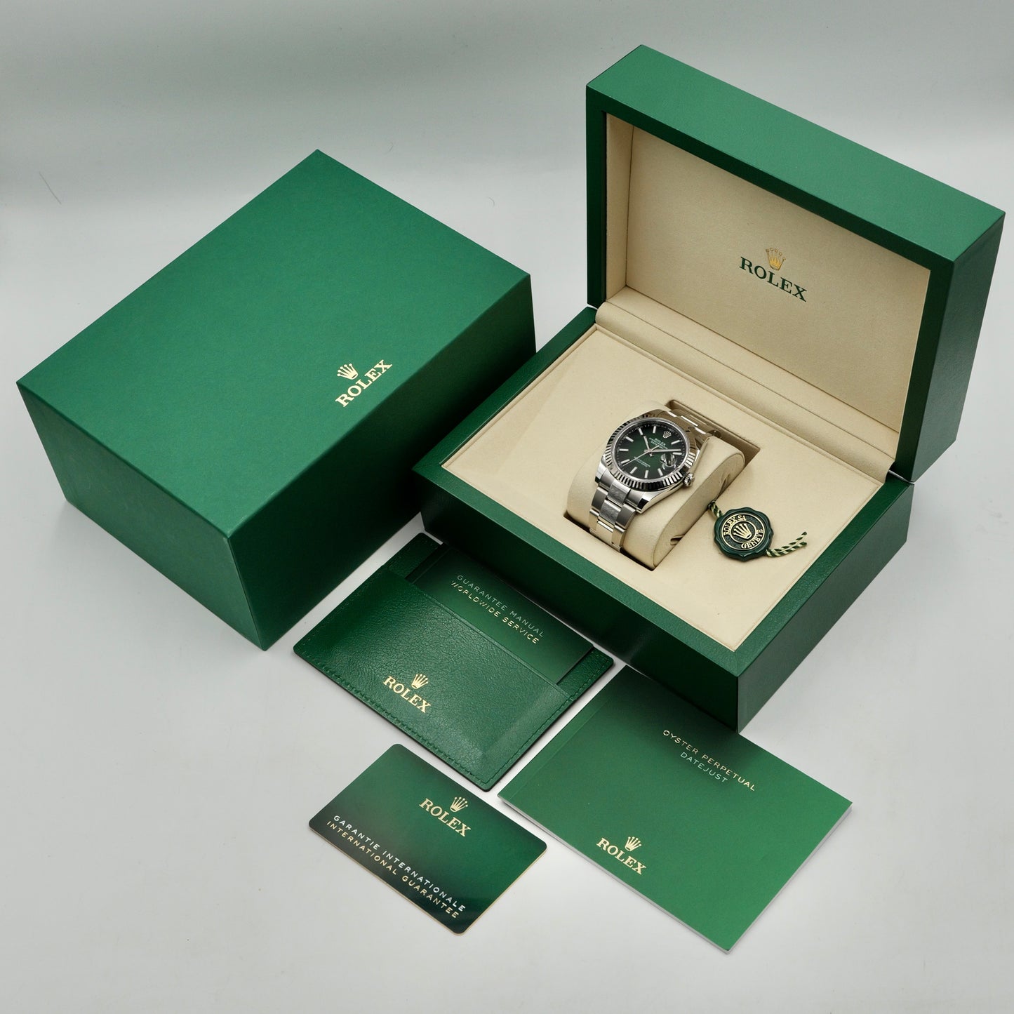 Rolex Datejust 41 Ombré Green Fluted Oyster 126334 - Full Set (2026)