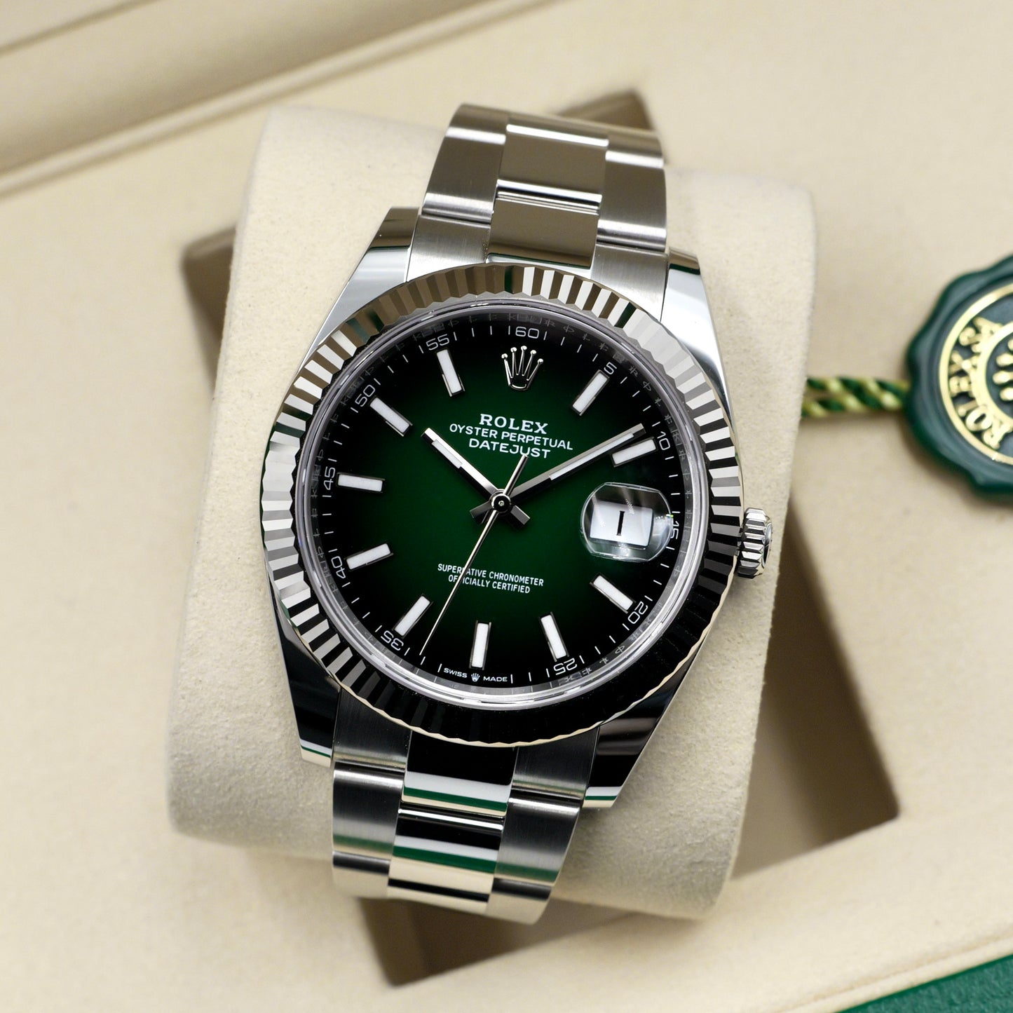 Rolex Datejust 41 Ombré Green Fluted Oyster 126334 - Full Set (2026)