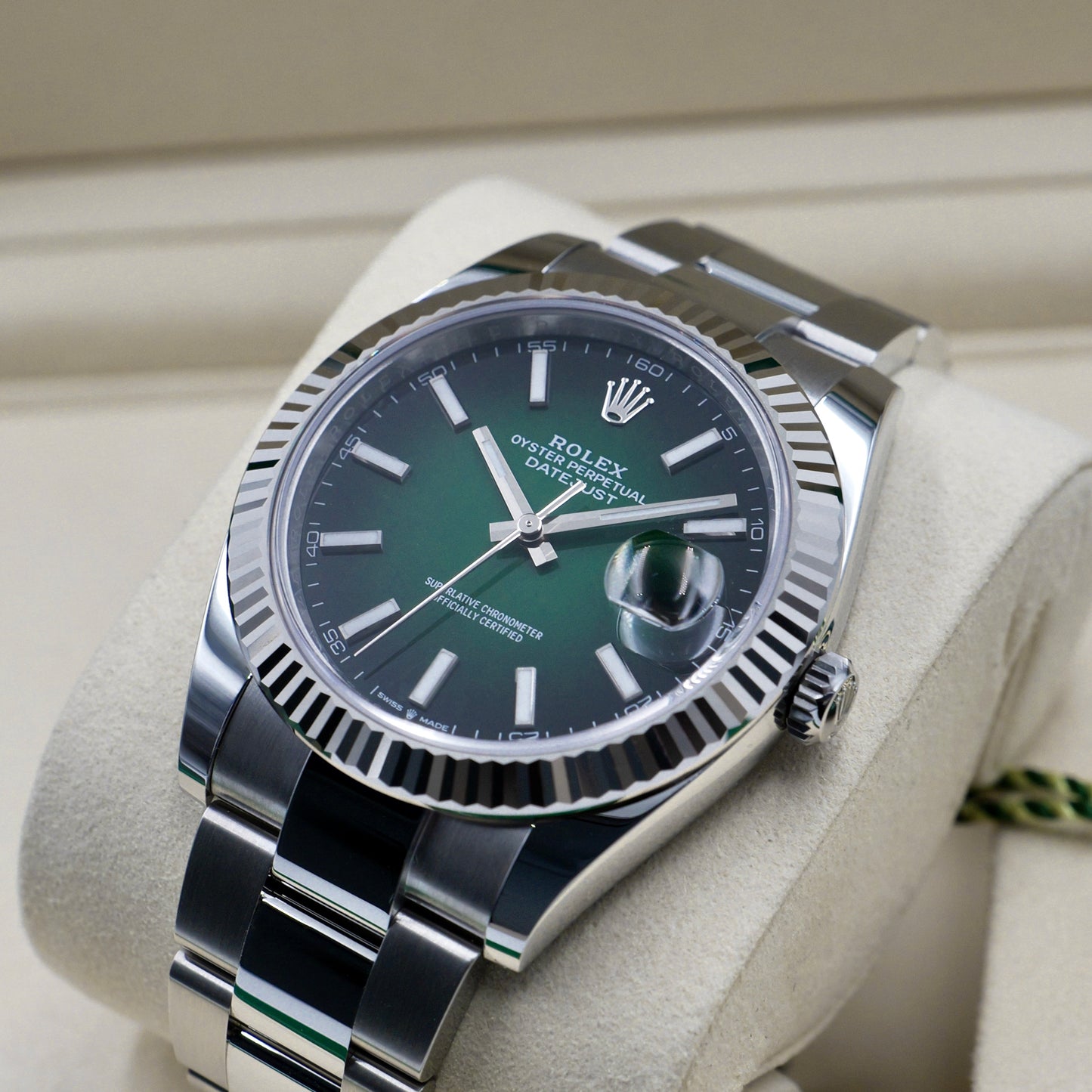 Rolex Datejust 41 Ombré Green Fluted Oyster 126334 - Full Set (2026)