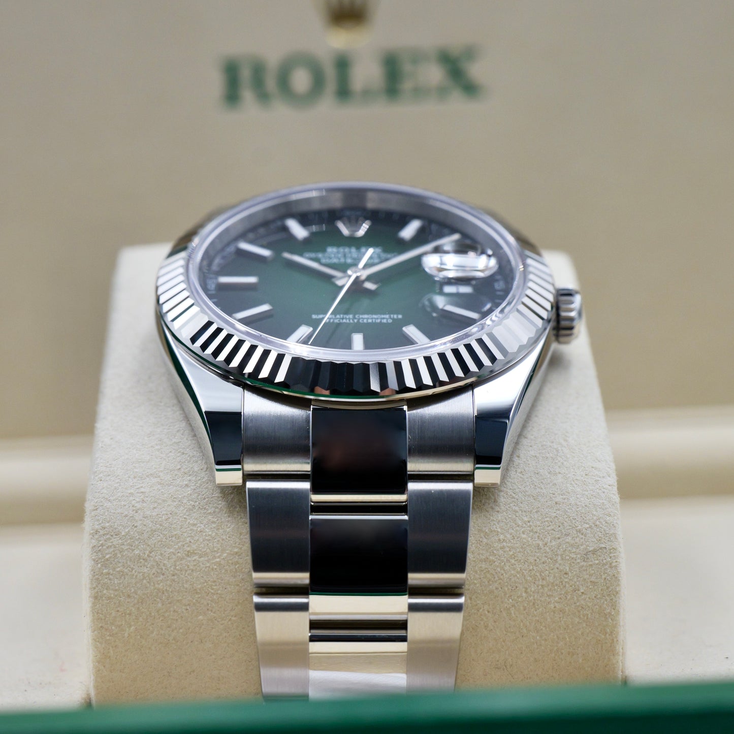 Rolex Datejust 41 Ombré Green Fluted Oyster 126334 - Full Set (2026)