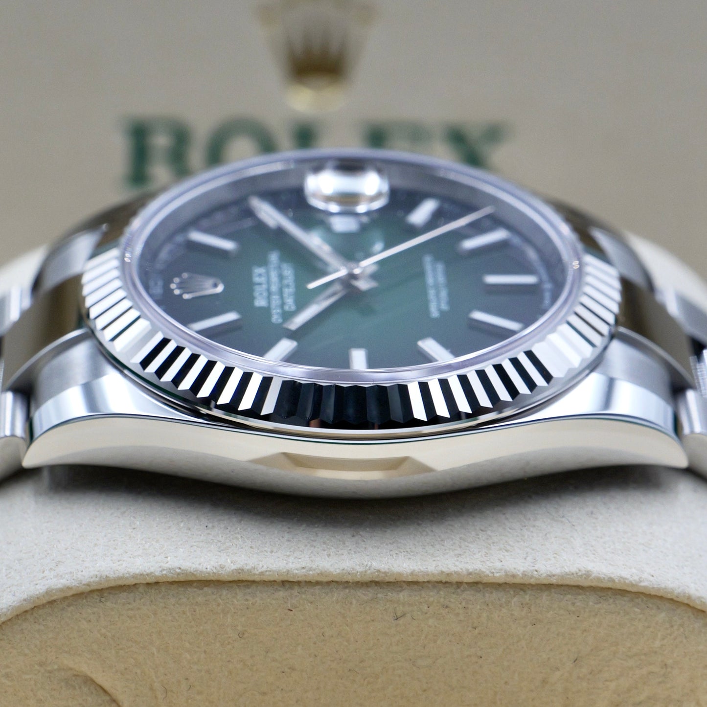 Rolex Datejust 41 Ombré Green Fluted Oyster 126334 - Full Set (2026)