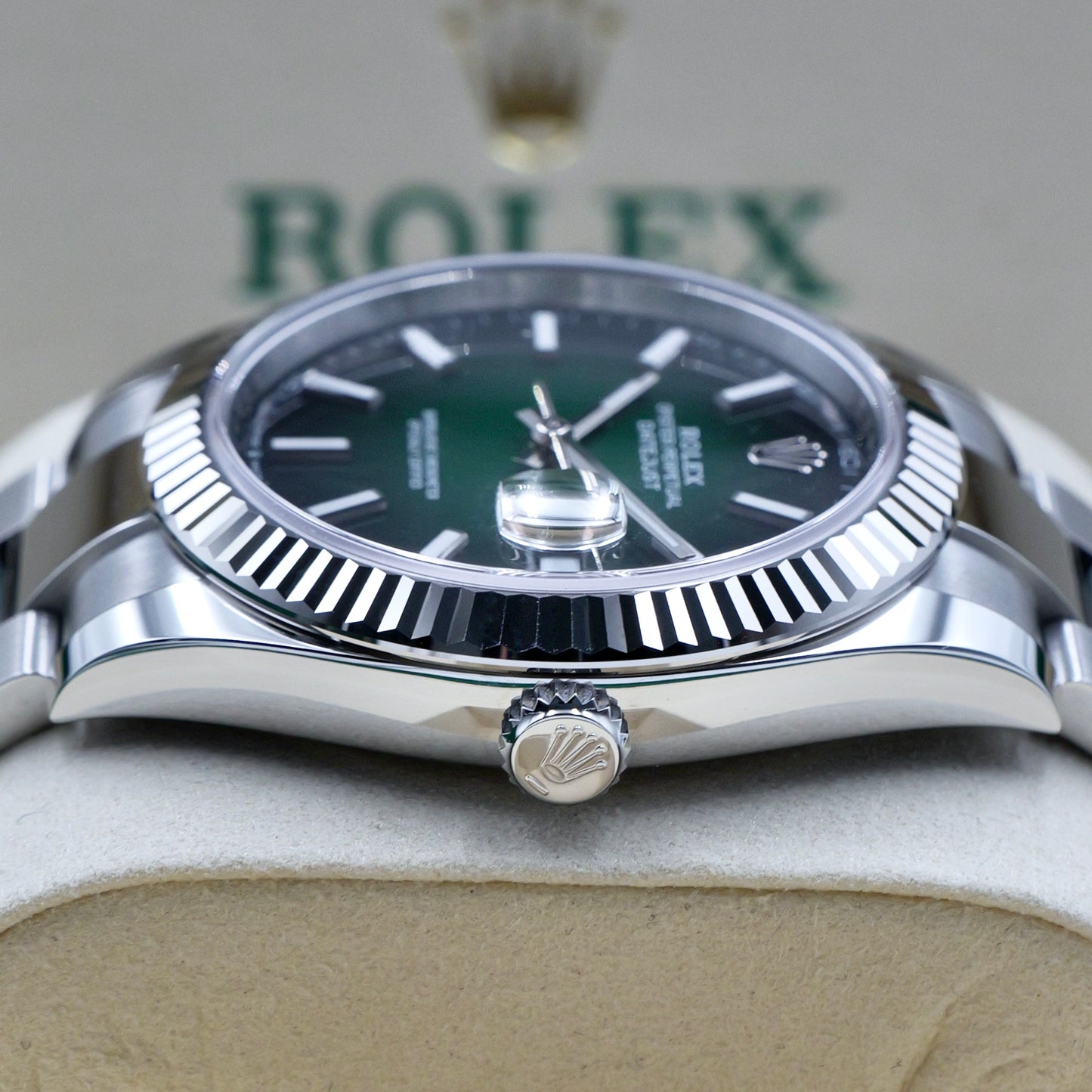 Rolex Datejust 41 Ombré Green Fluted Oyster 126334 - Full Set (2026)