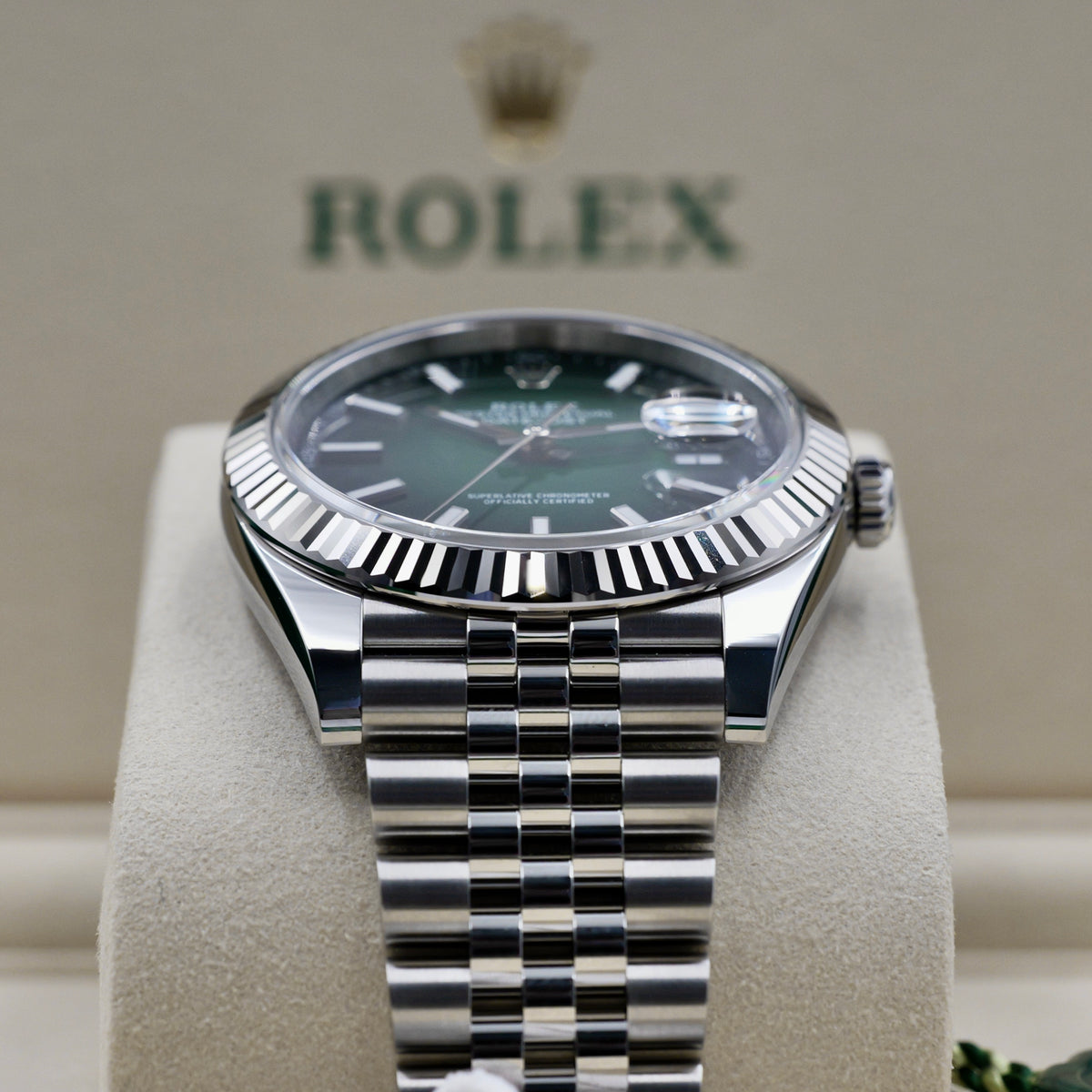 Rolex Datejust 41 Green Ombré Fluted Bezel Jubilee Bracelet 126334 - Full Set (2026)