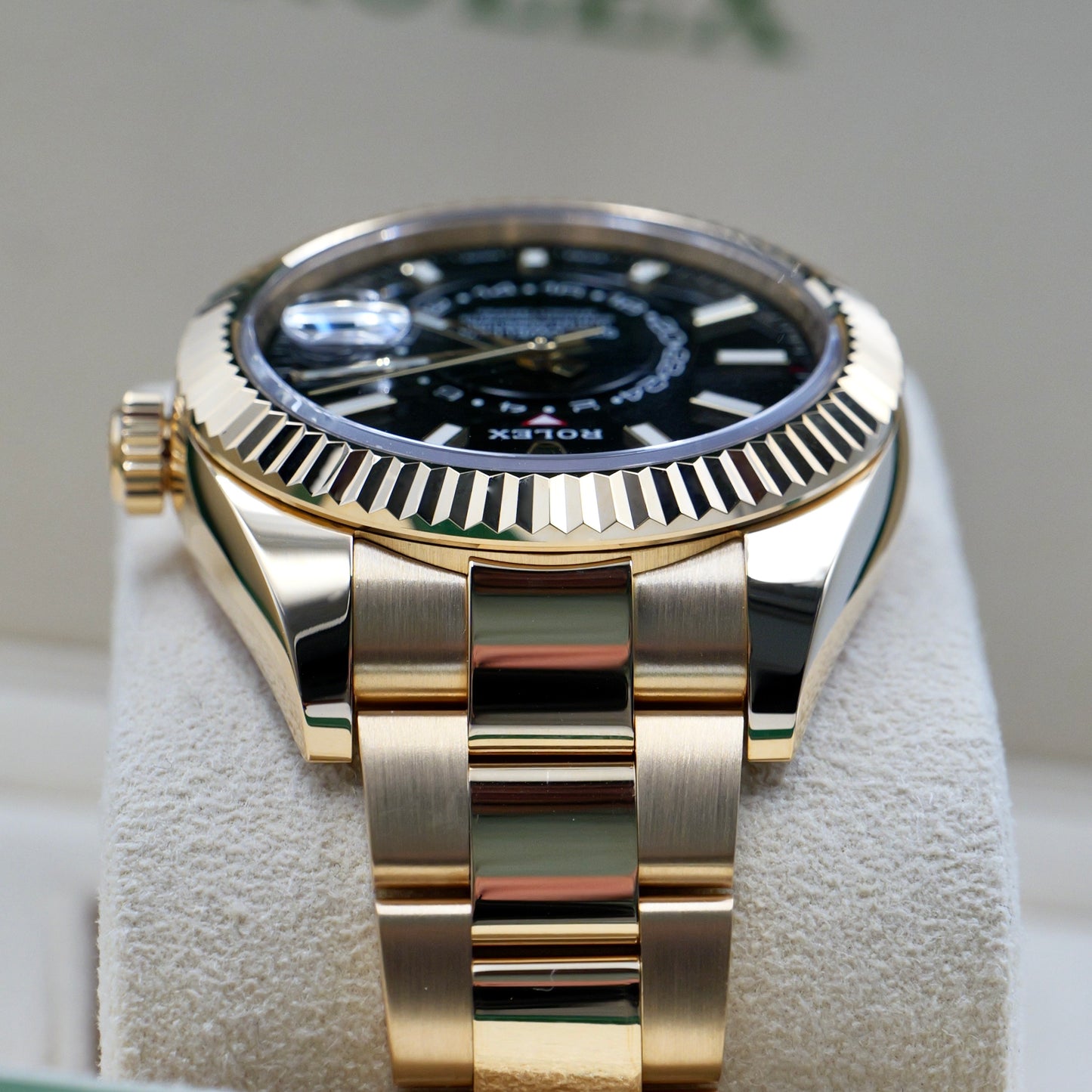 Rolex Sky-Dweller Black Dial Yellow Gold 326938 - Full Set (2022)