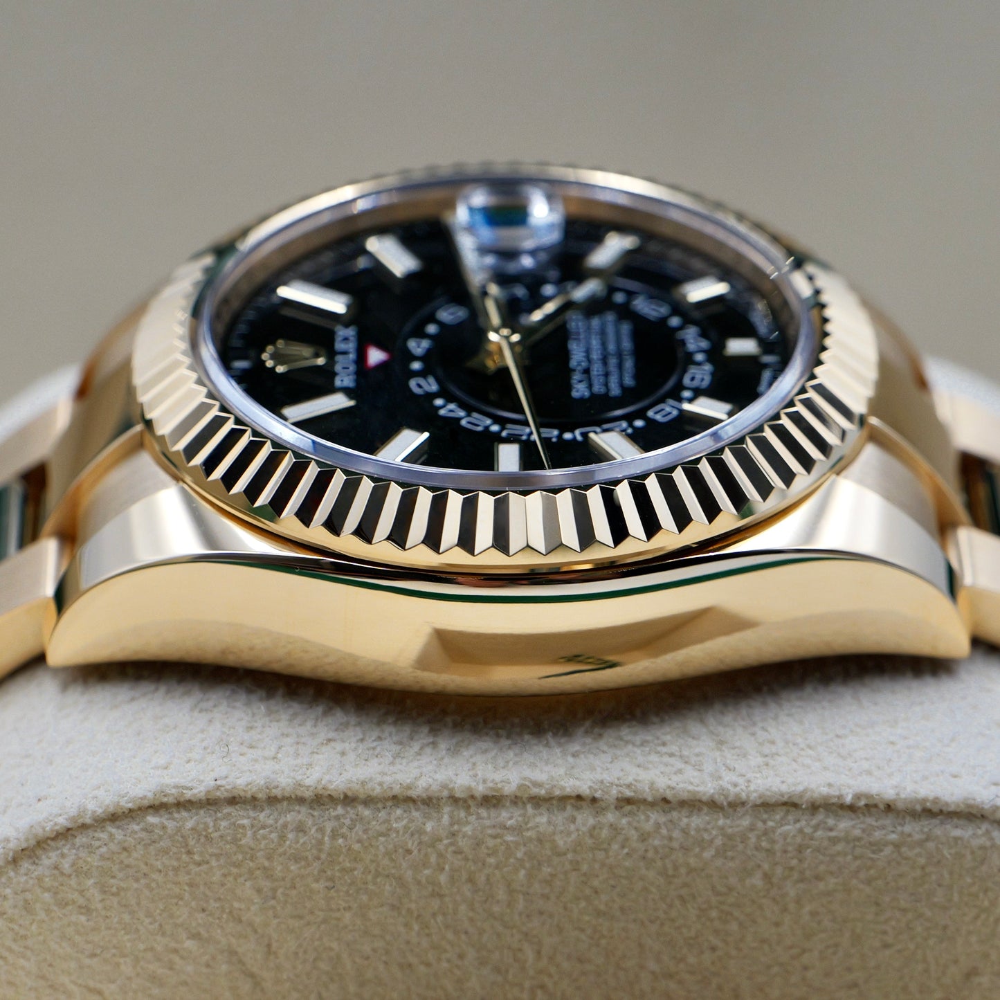 Rolex Sky-Dweller Black Dial Yellow Gold 326938 - Full Set (2022)