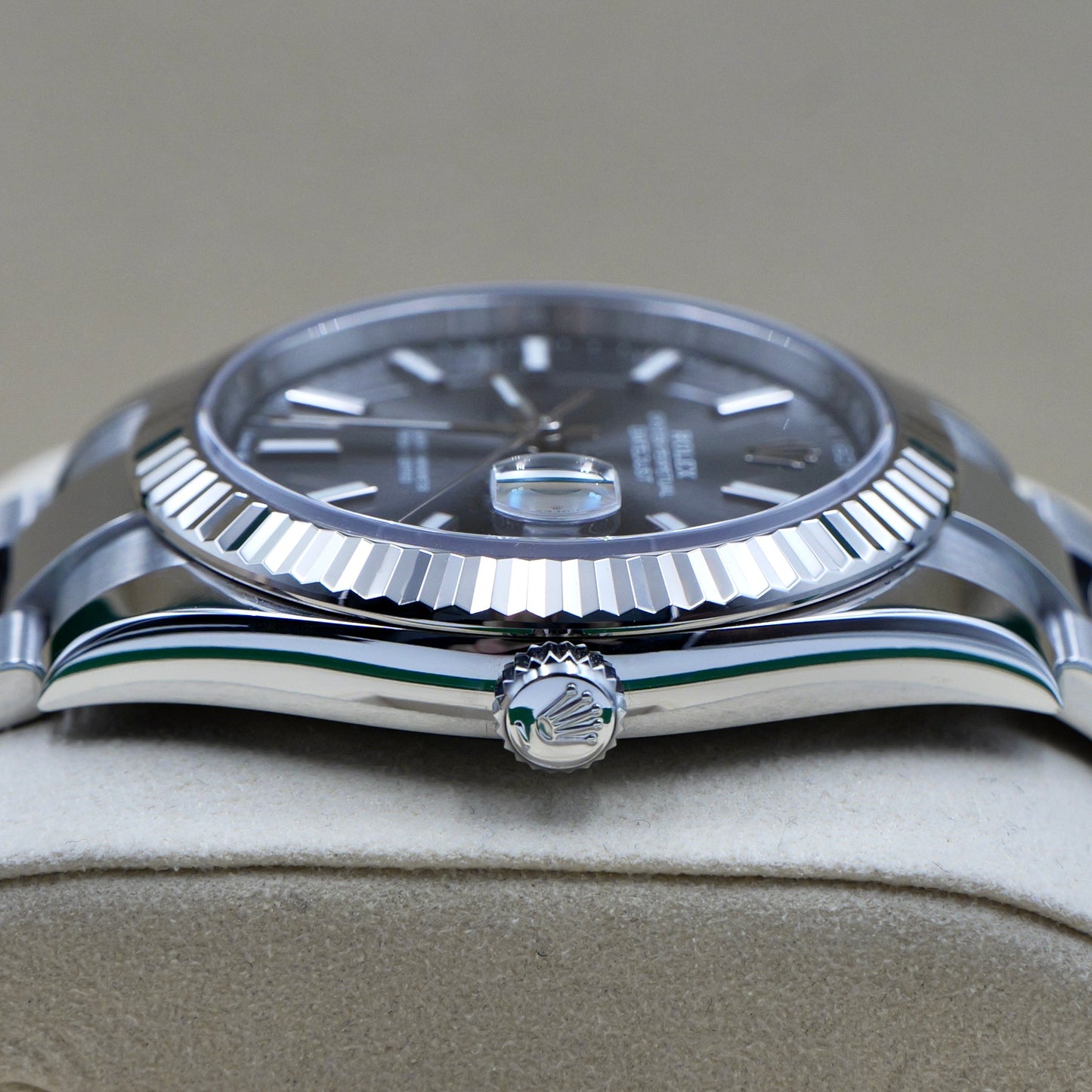 Rolex Datejust 41 Rhodium Dial Fluted Oyster 126334 - Full Set (2021)