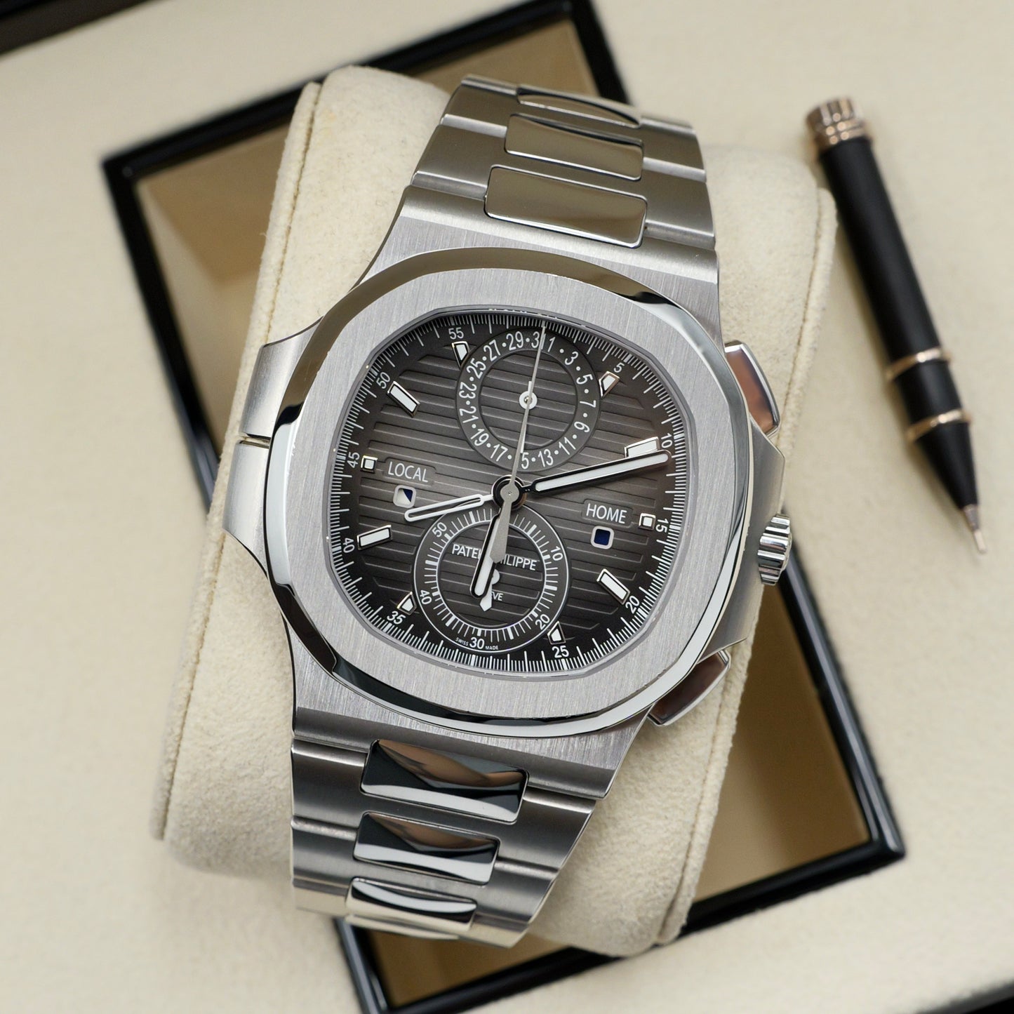 Patek Philippe Nautilus 5990/1A-001 - Full Set (2019)