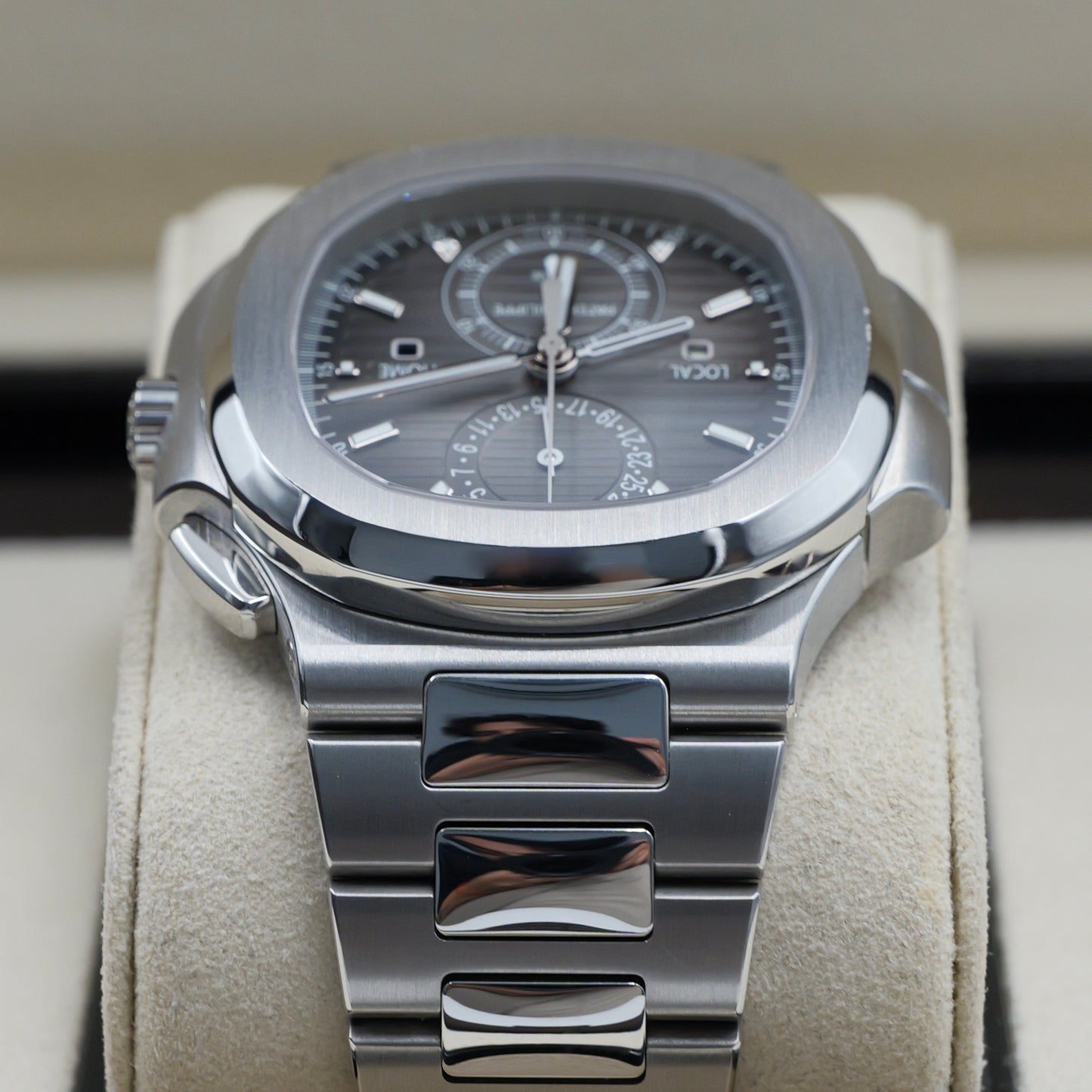 Patek Philippe Nautilus 5990/1A-001 - Full Set (2019)