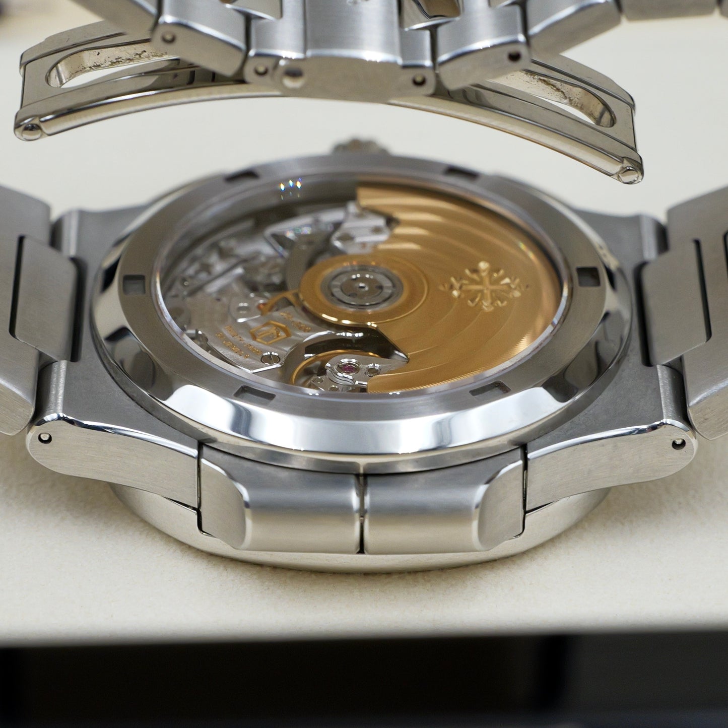 Patek Philippe Nautilus 5990/1A-001 - Full Set (2019)