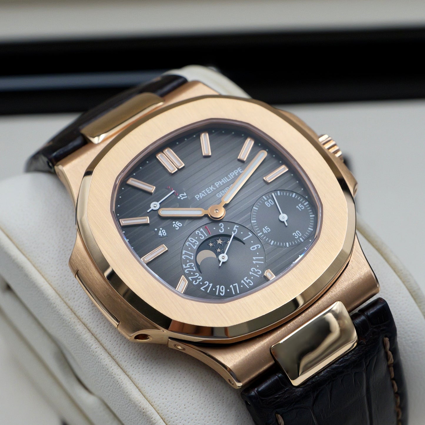 Patek Philippe Nautilus 5712R-001 - Full Set (2008)