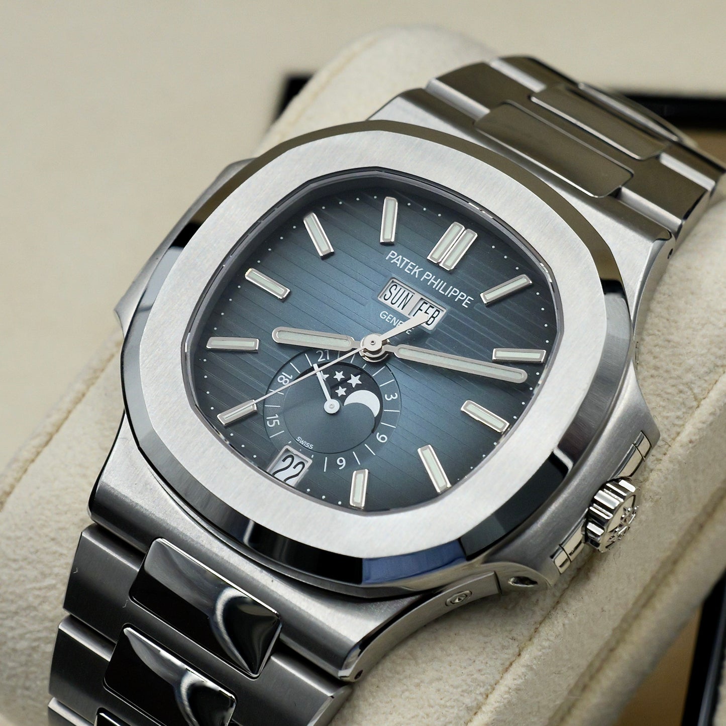 Patek Philippe Nautilus 5726/1A-014 - Full Set (2025)