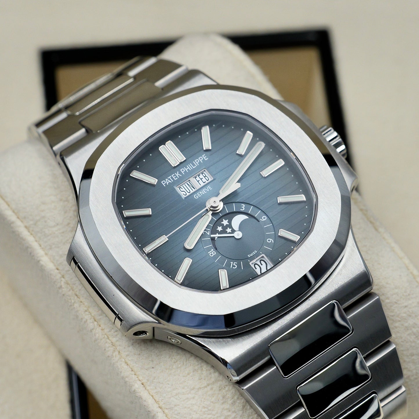 Patek Philippe Nautilus 5726/1A-014 - Full Set (2025)