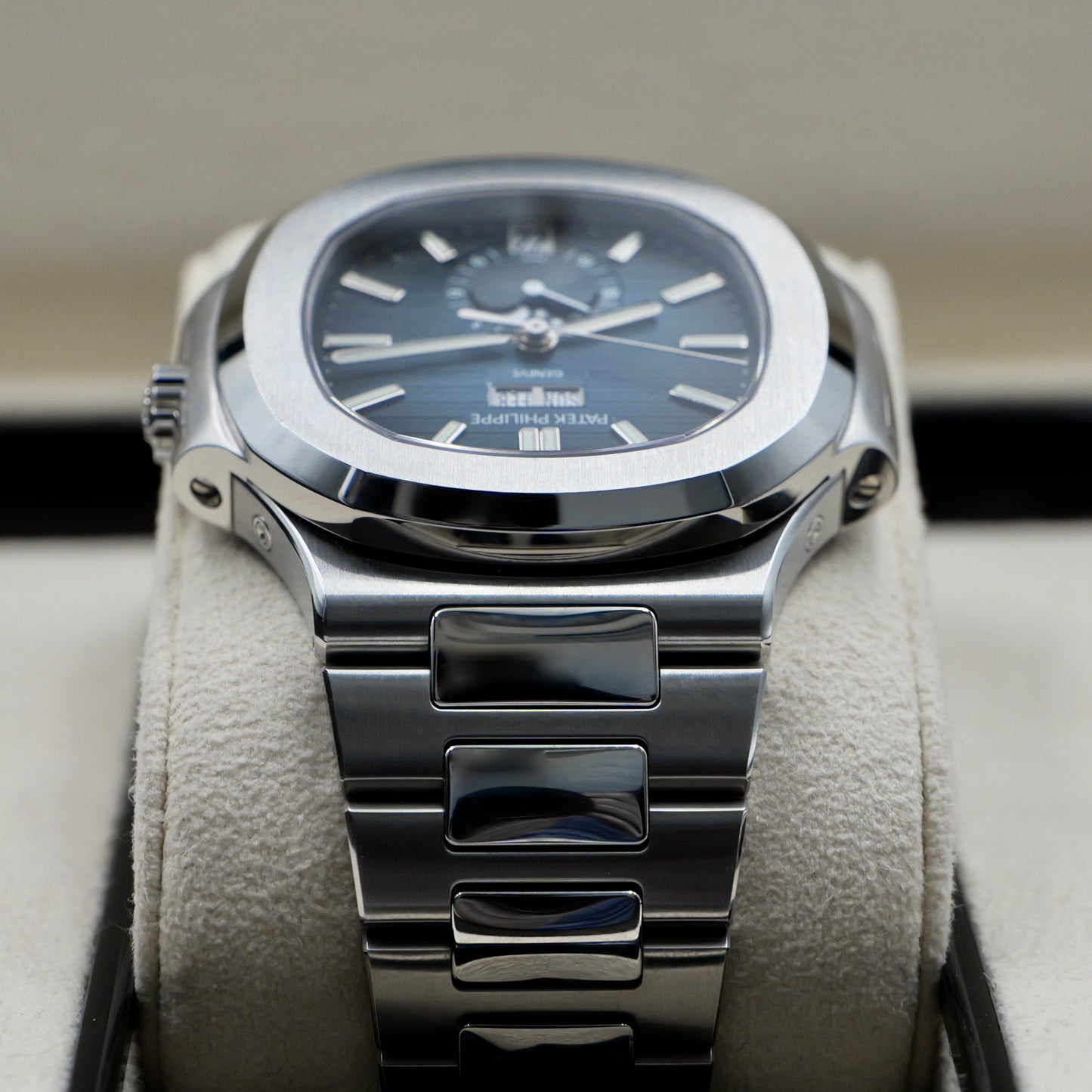Patek Philippe Nautilus 5726/1A-014 - Full Set (2025)