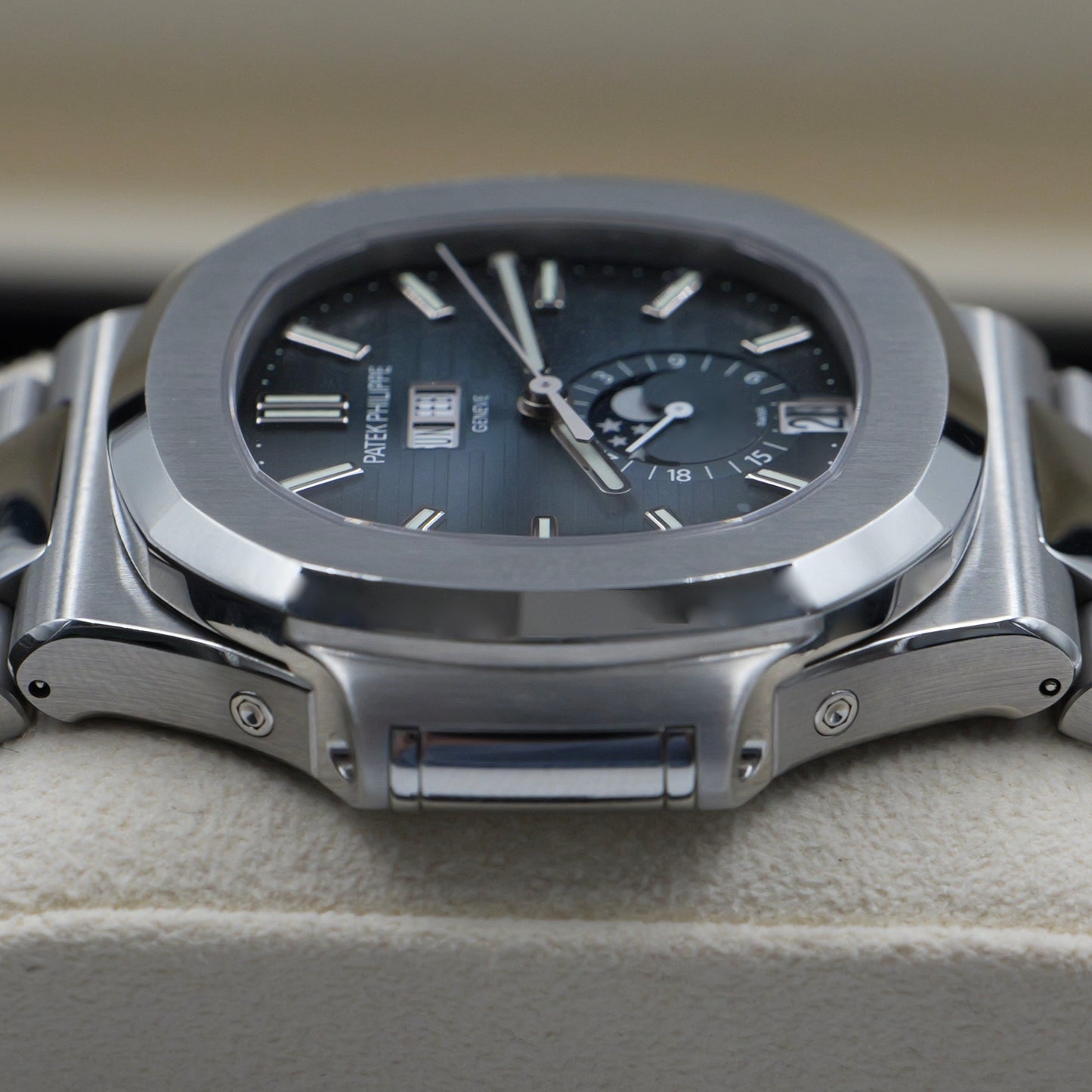 Patek Philippe Nautilus 5726/1A-014 - Full Set (2025)