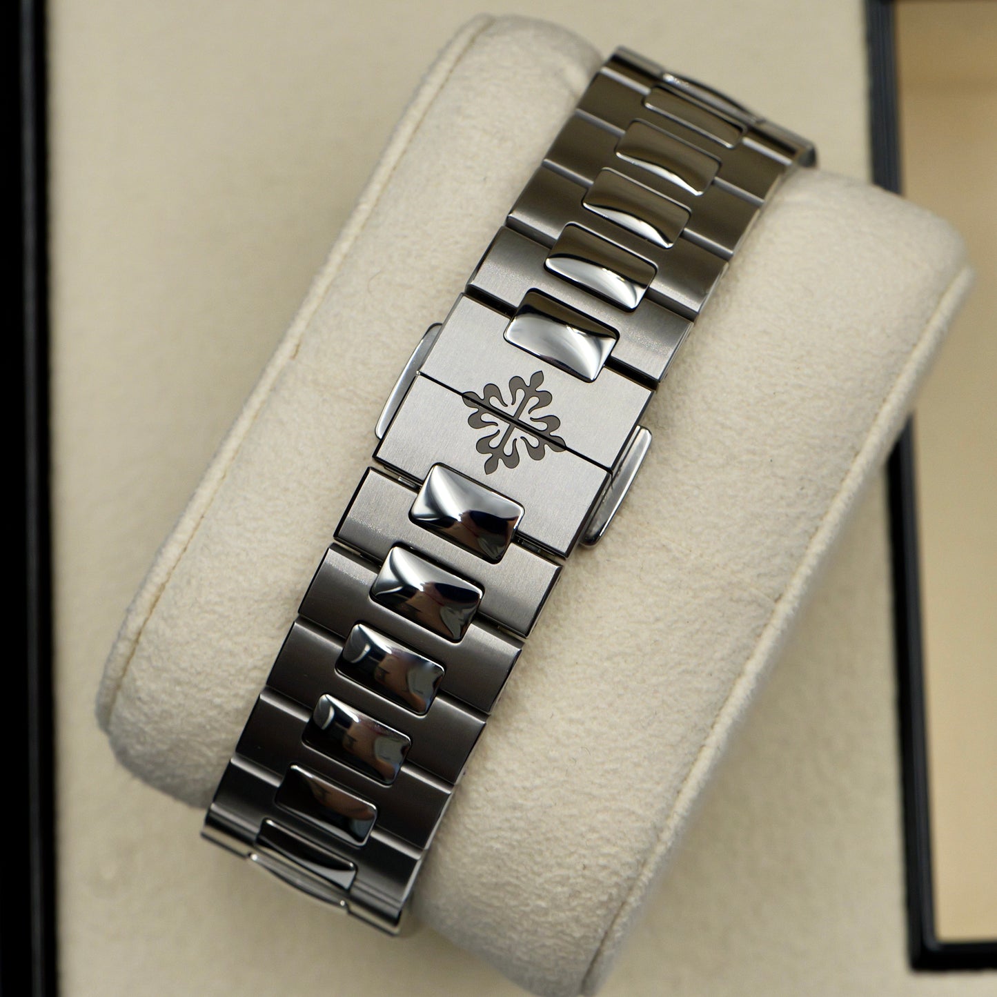 Patek Philippe Nautilus 5726/1A-014 - Full Set (2025)