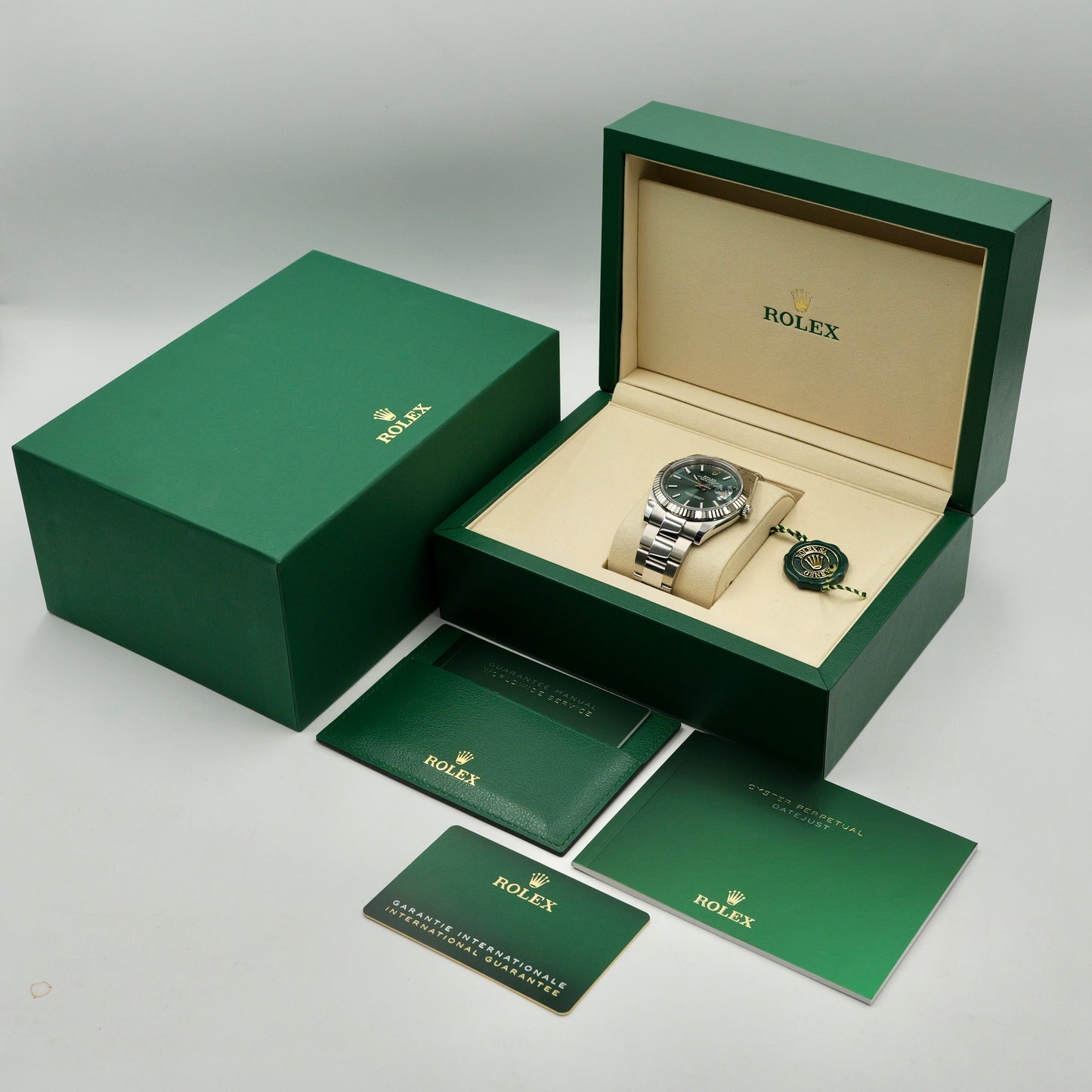 Rolex Datejust 41 Mint Green Fluted Oyster 126334 - Full Set (2026)