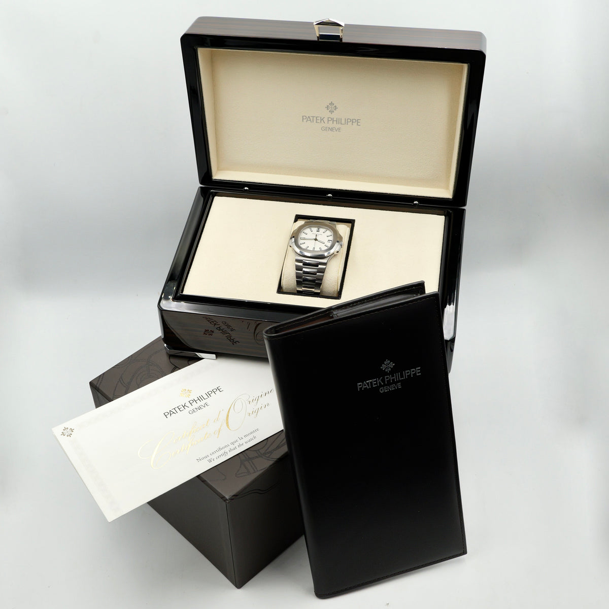 Patek Philippe Nautilus White Dial 5711/1A - Full Set (2020) (330 Calibre Movement)