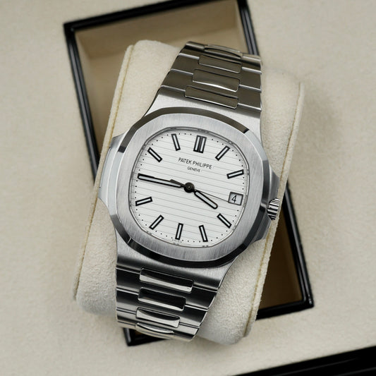 Patek Philippe Nautilus White Dial 5711/1A - Full Set (2020) (330 Calibre Movement)