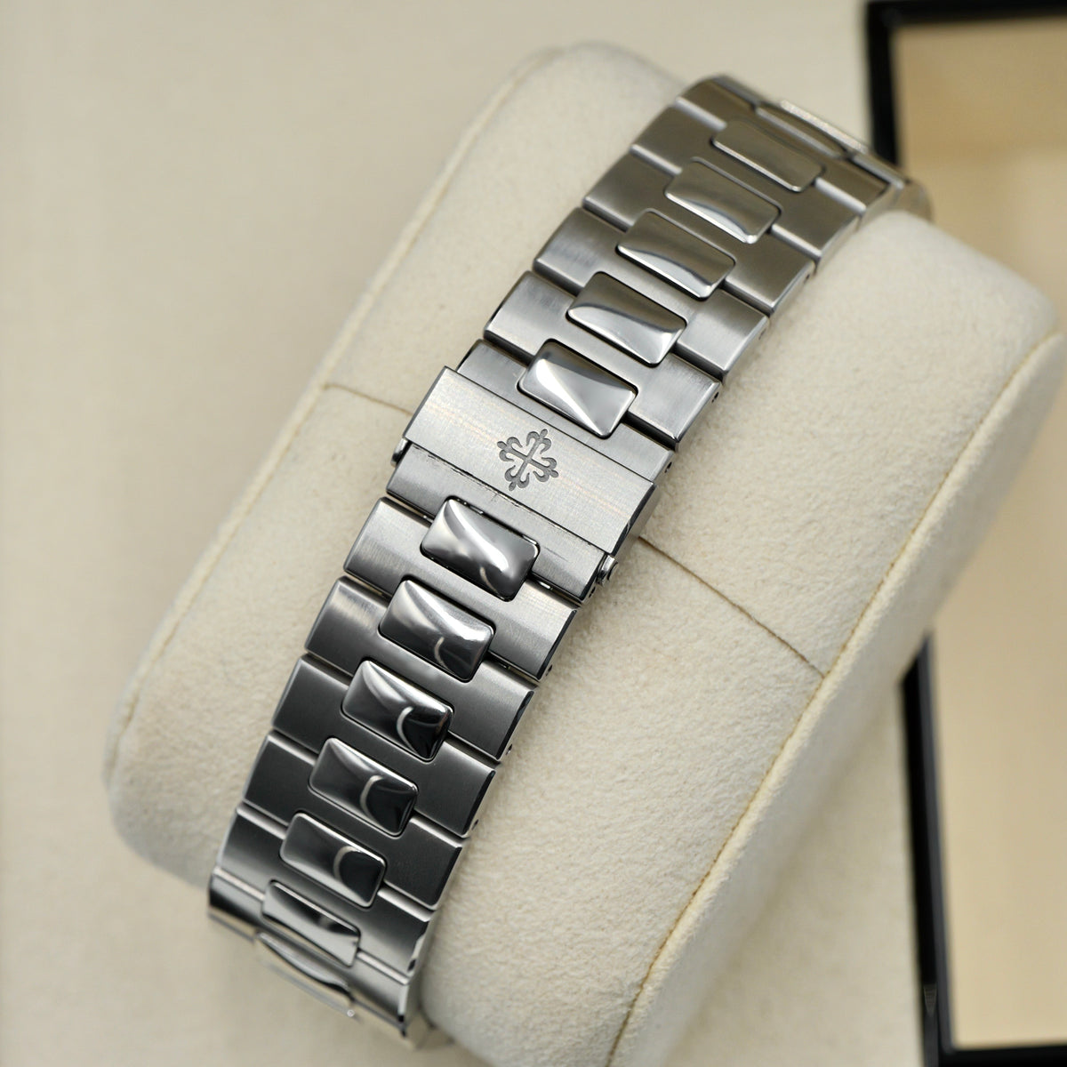 Patek Philippe Nautilus White Dial 5711/1A - Full Set (2020) (330 Calibre Movement)